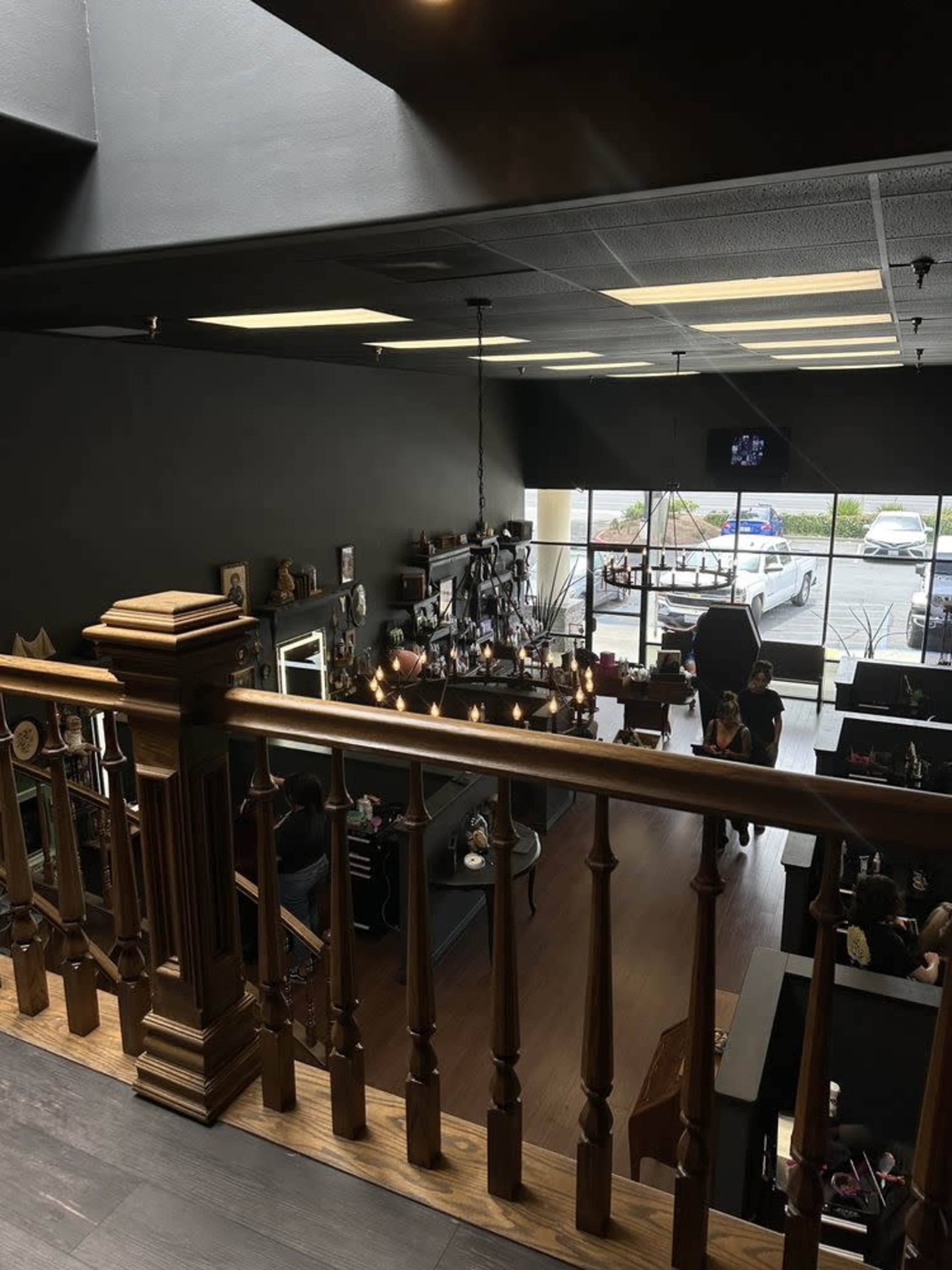 Spooky Victorian Gothic Salon Image in Saugus, Santa clarita, CA