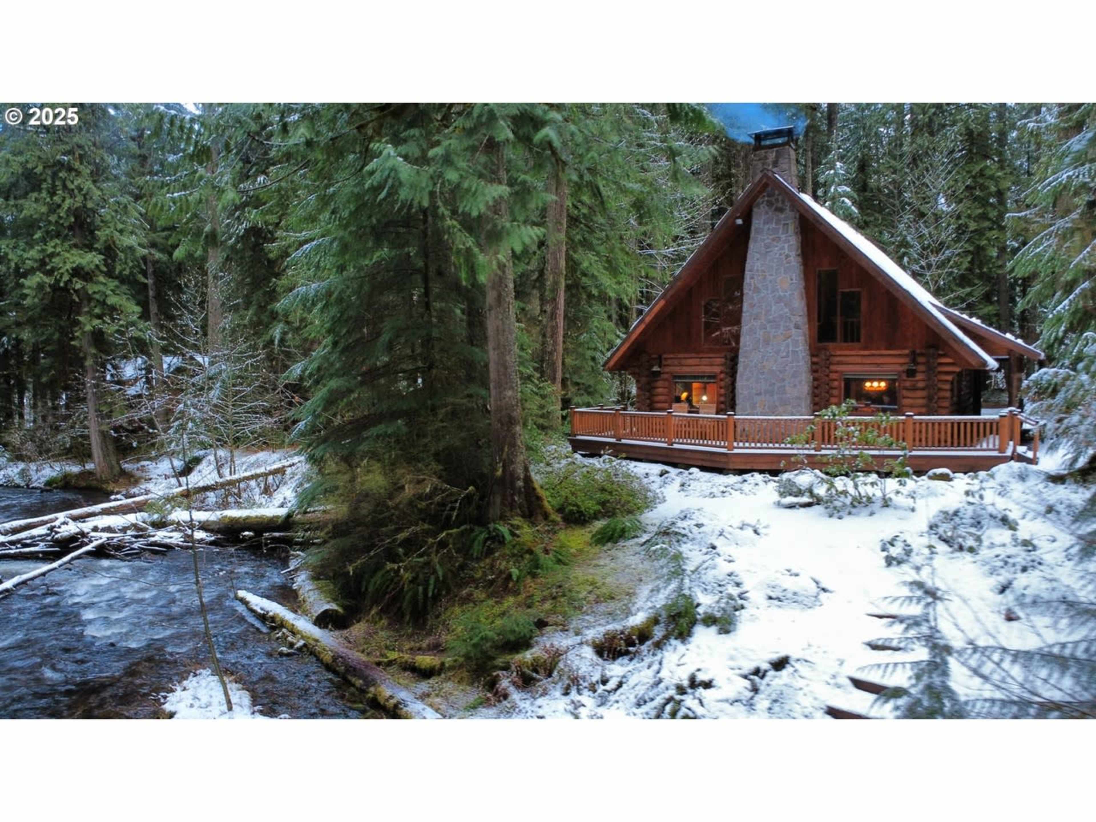 Gorgeous Log Cabin in National Forest on Camp Creek Image in Rhododendron, Rhododendron, OR