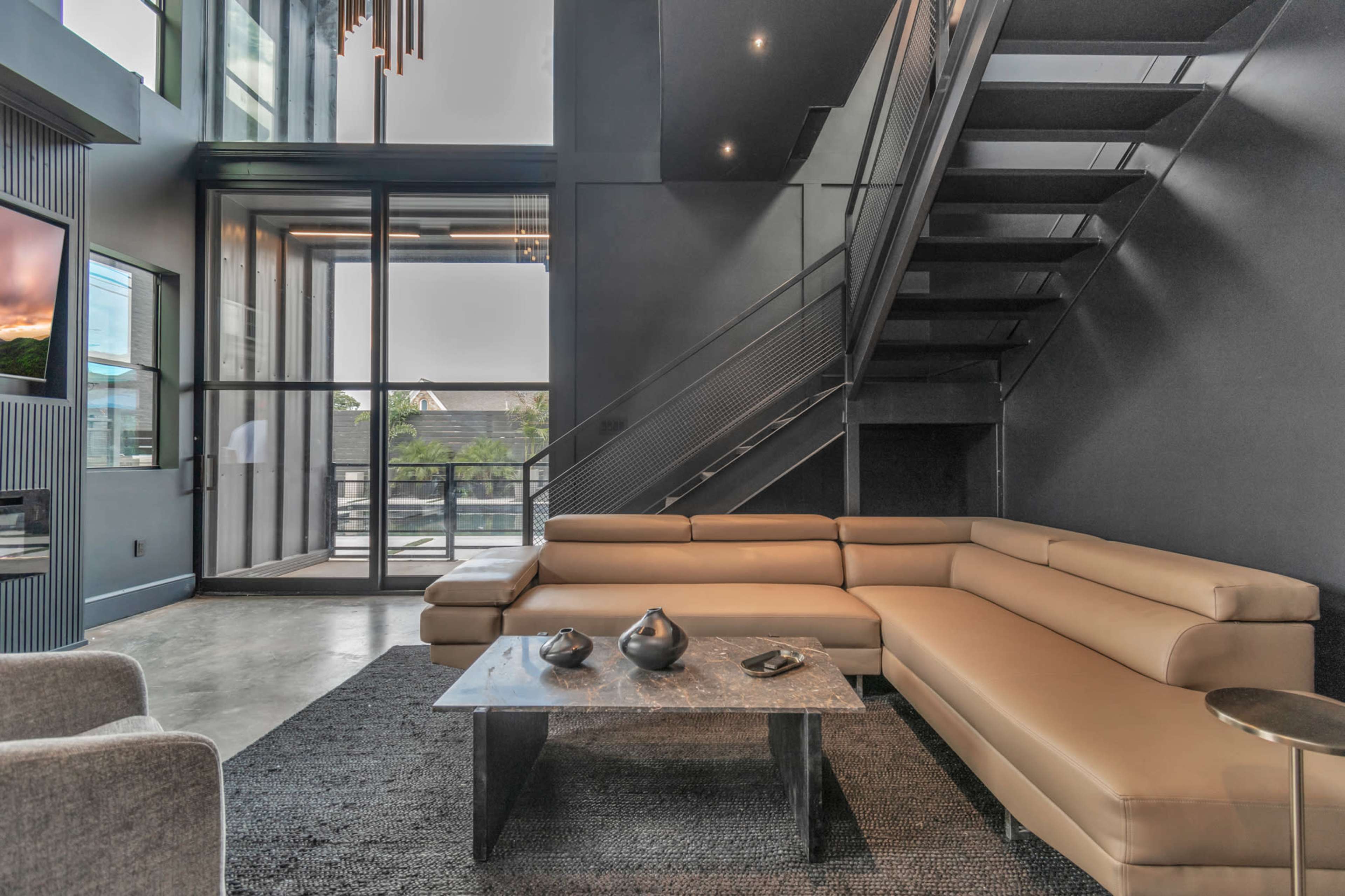 Downtown Private Oasis with Luxurious Spacious Loft Image in Greater Third Ward, Houston, TX