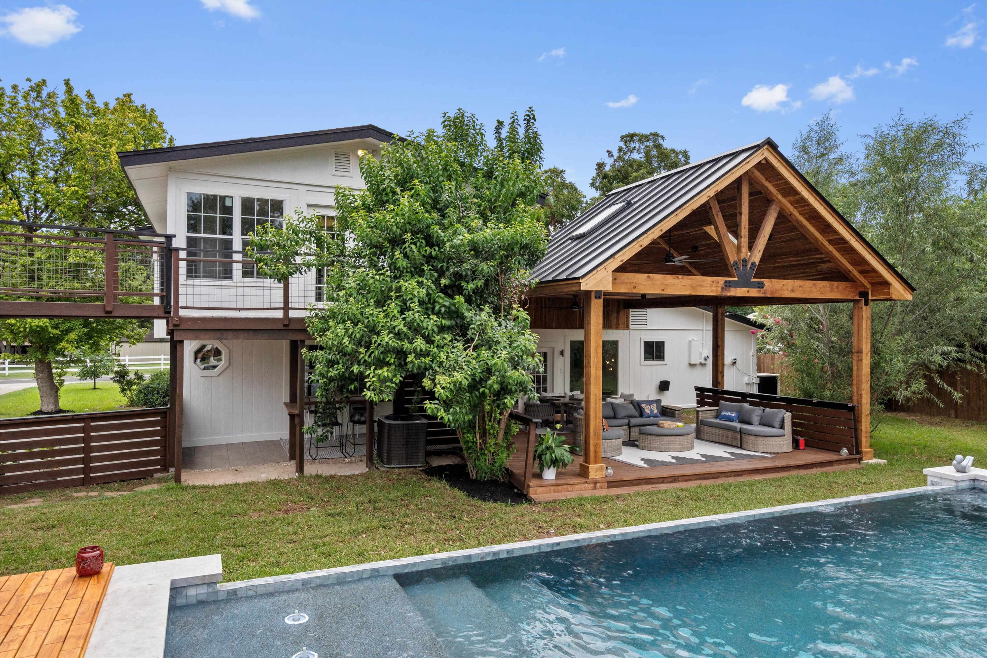 Luxury Retreat ranch Image in Shenandoah, Cedar Park, TX