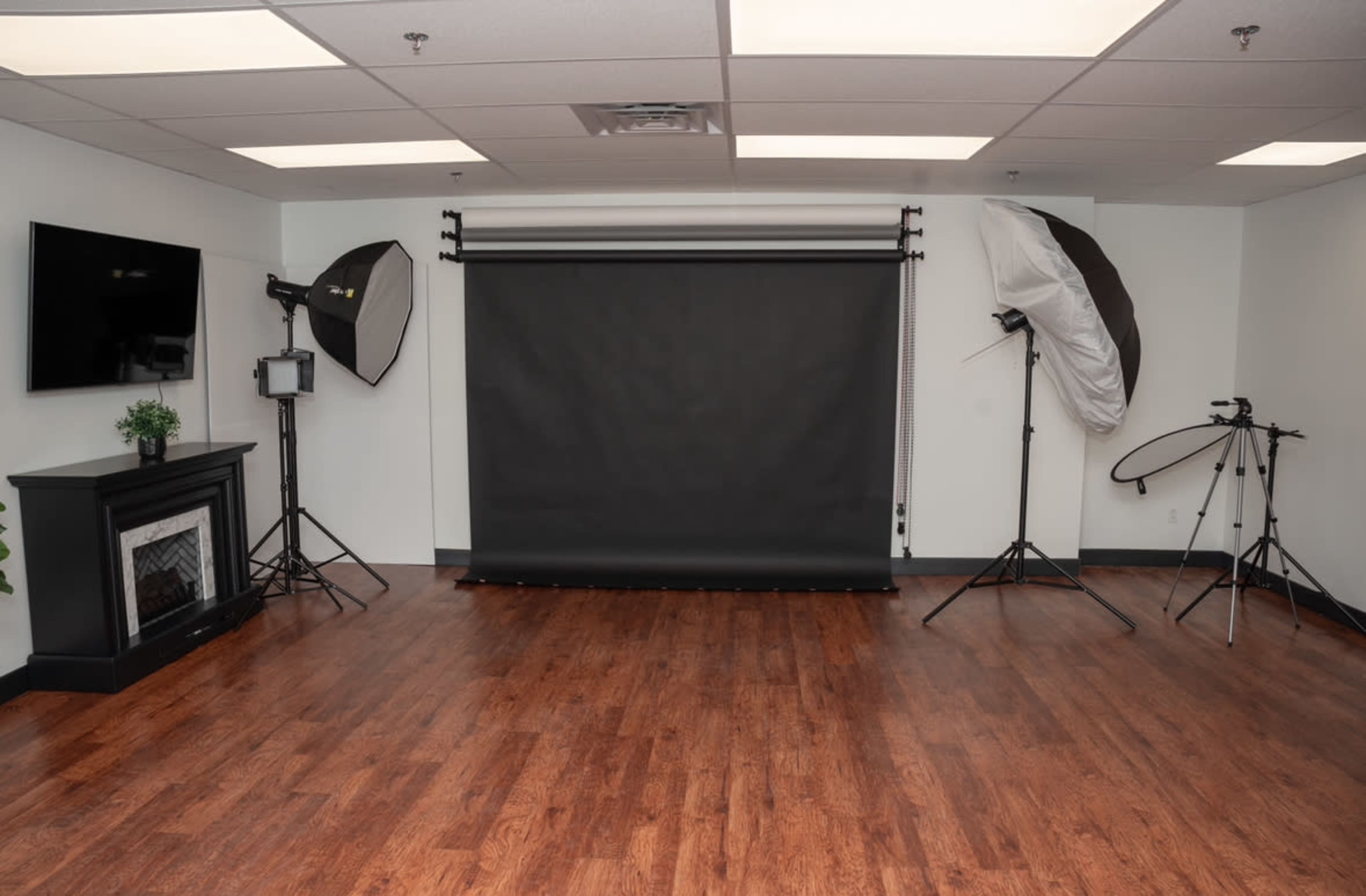 Capture, Create, CEollaborate: Your Ultimate Studio Experience Awaits! Image in Downtown, Bristol, CT
