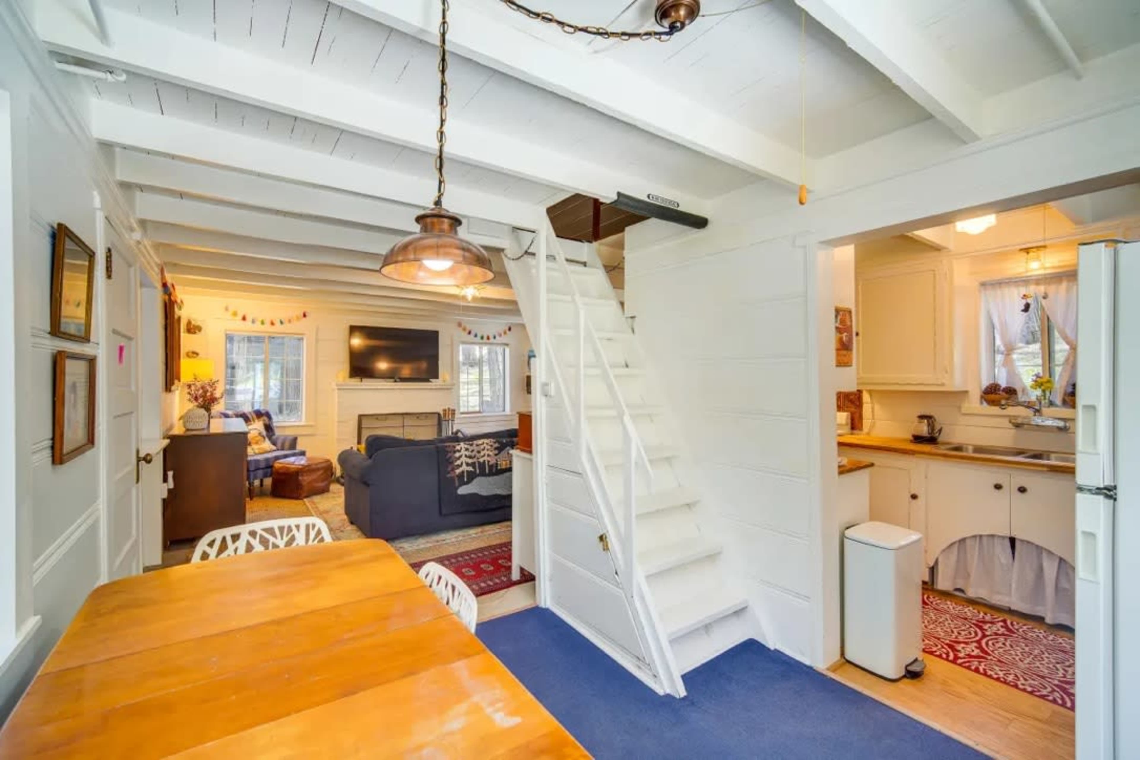 Cute & Cozy Vintage Cabin in the Wooded Mountains Image in Crestline, Crestline, CA