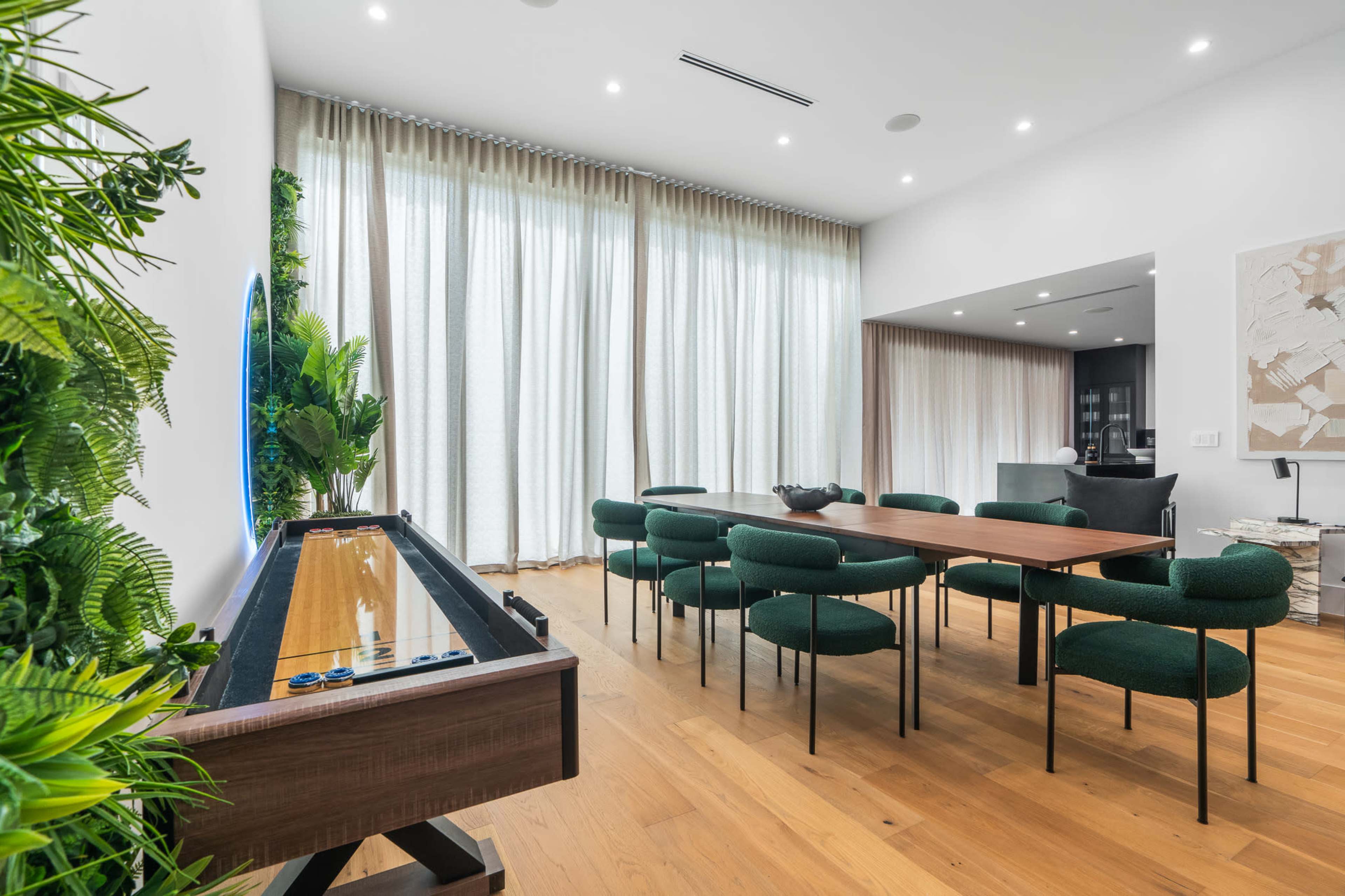 6-Bedroom Bliss: Miami's Hidden Gem Image in Miami, miami, FL