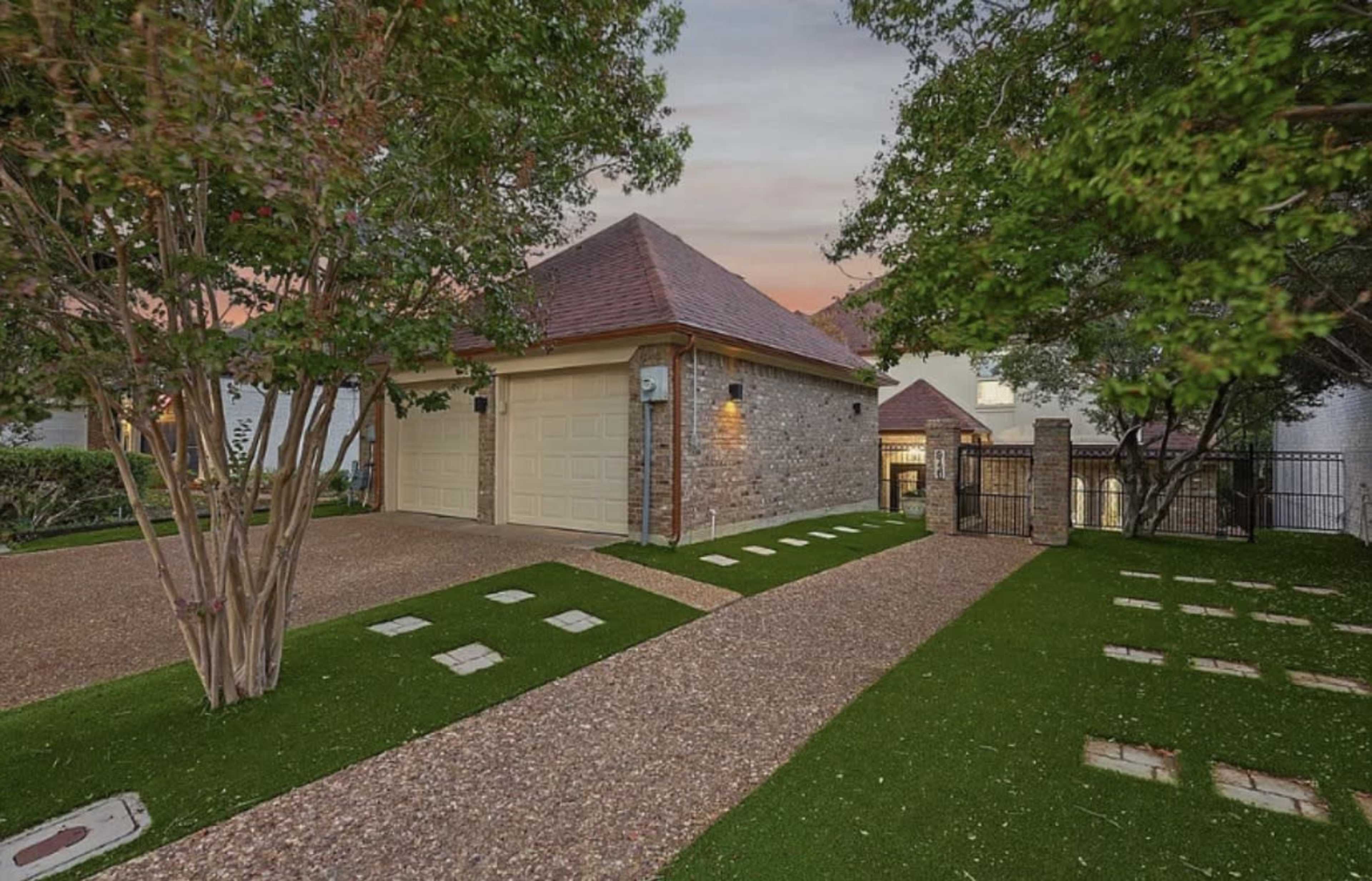 Dallas Cottage in Lux Image in Dallas, Dallas, TX