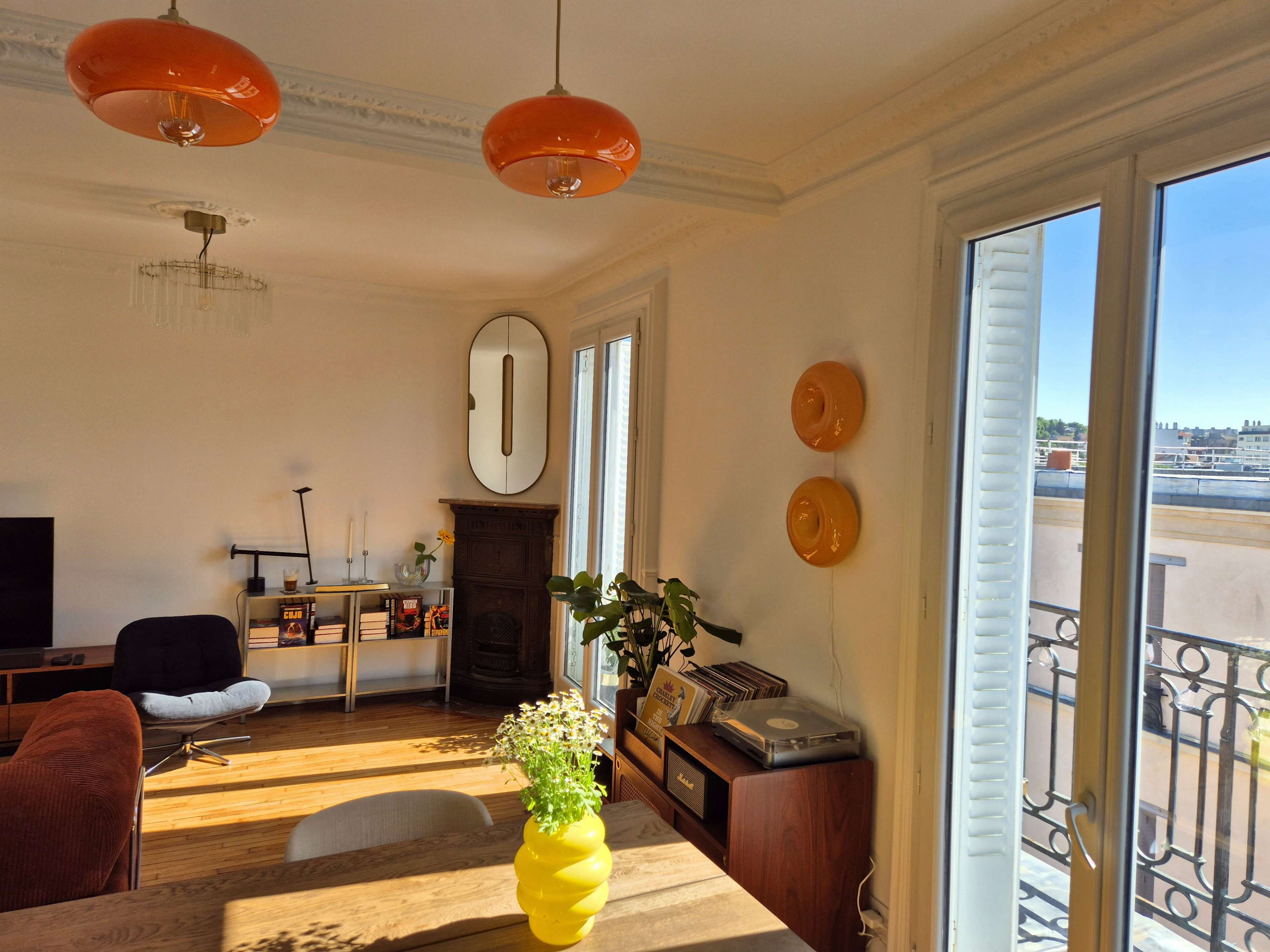 Appartement style mid-century modern avec balcon Image in , VINCENNES