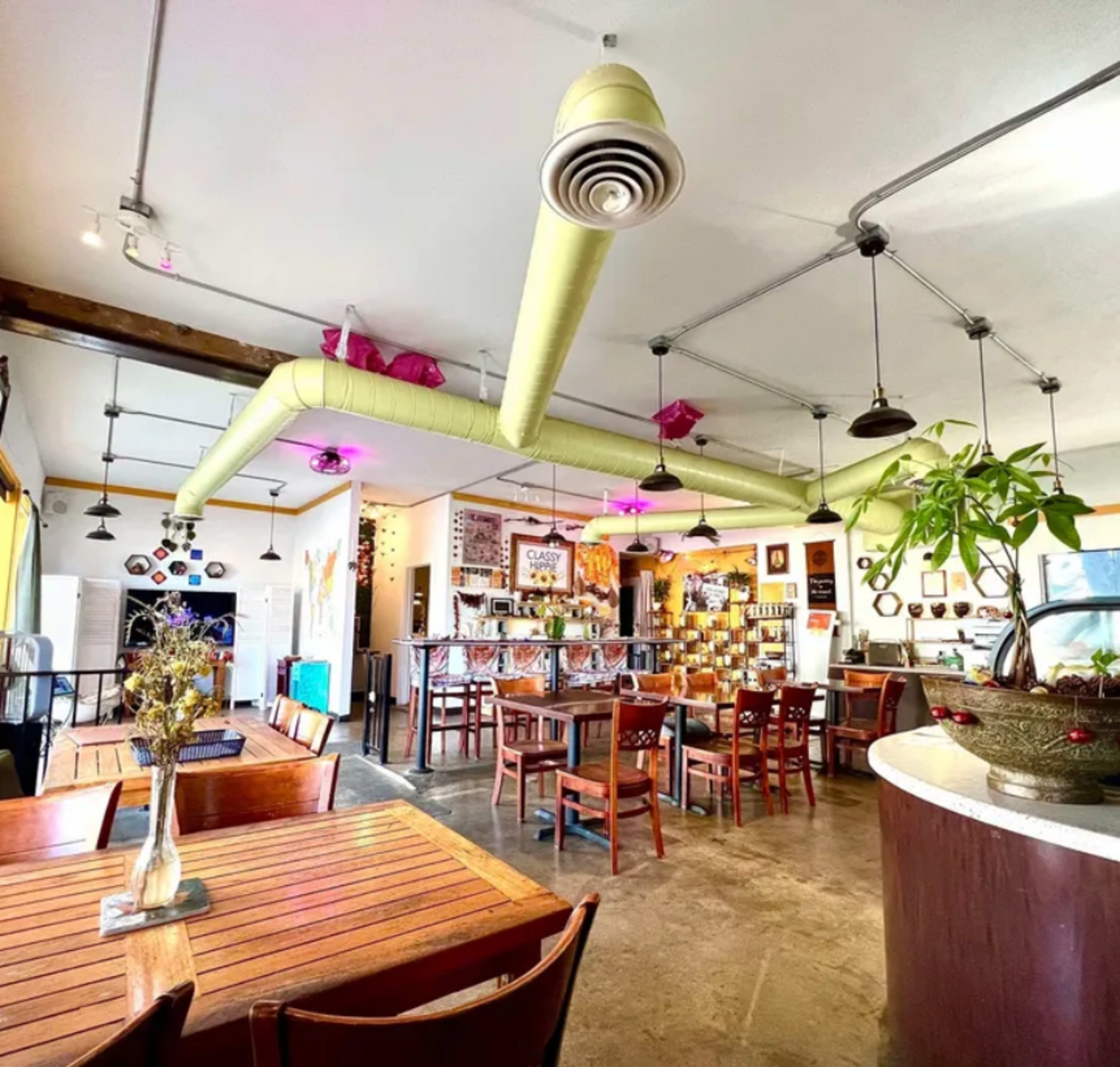 Sacramento’s Urban Tea Room Image in North Oak Park, Sacy, CA