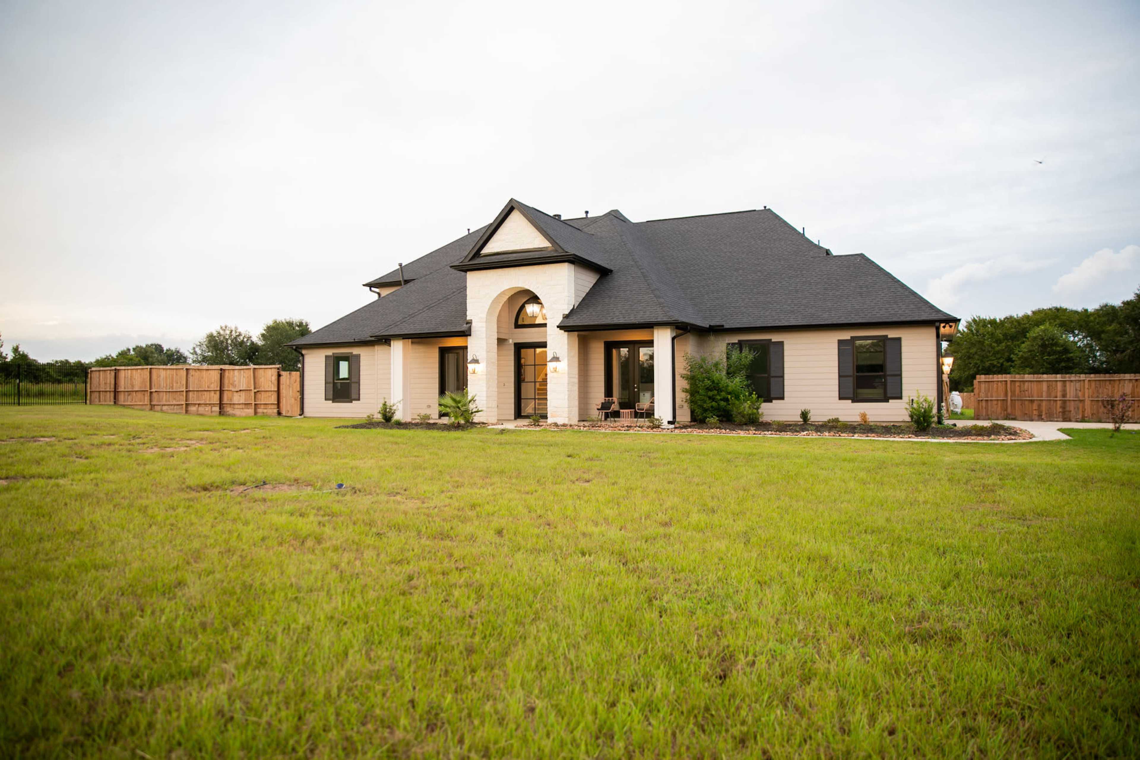 Luxury Country Home with Sunset View Image in Prairie View, Prairie View, TX