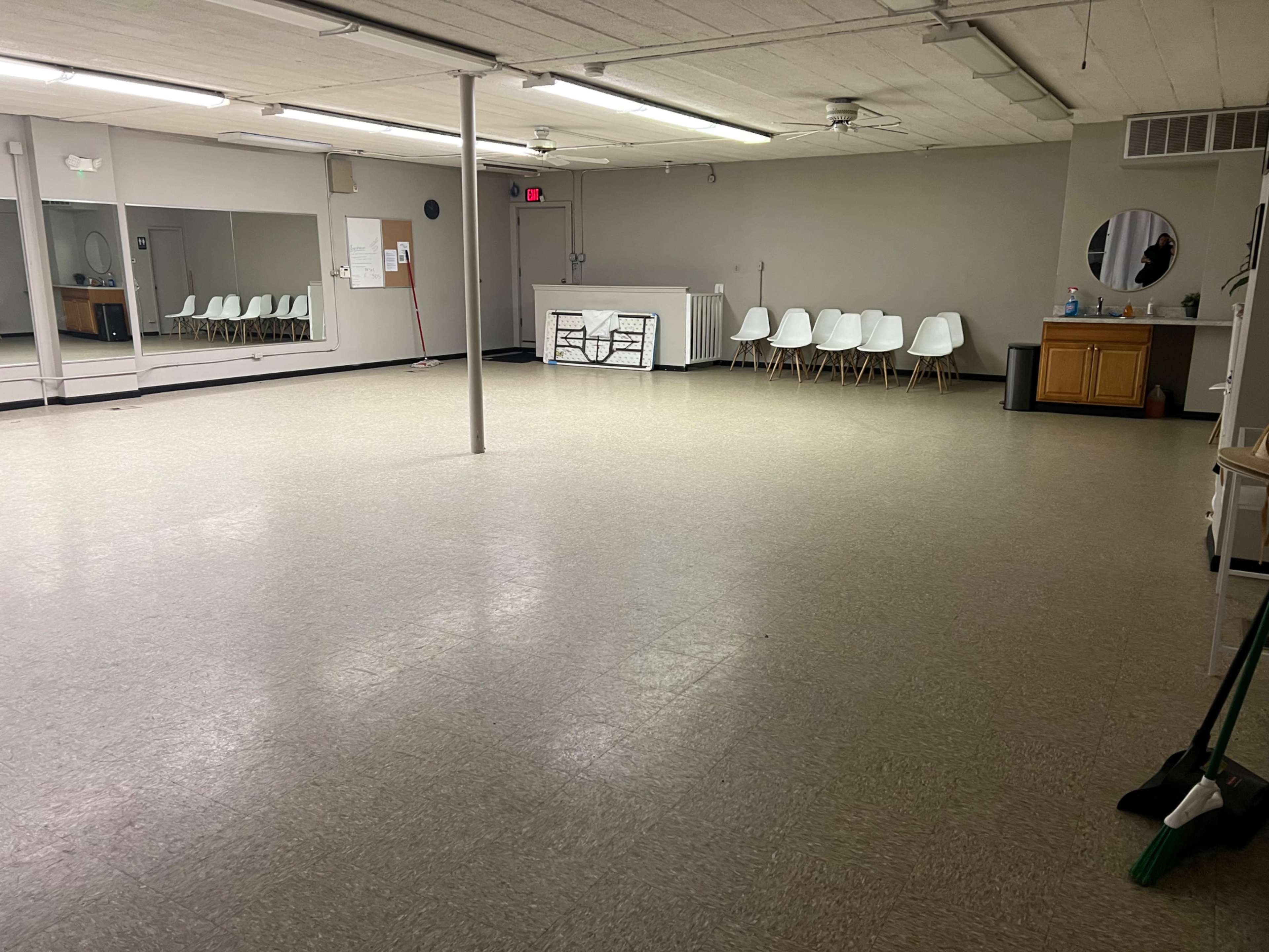 Dance and Rehearsal Space - Ohare Area Image in Leyden Township, Franklin Park, IL