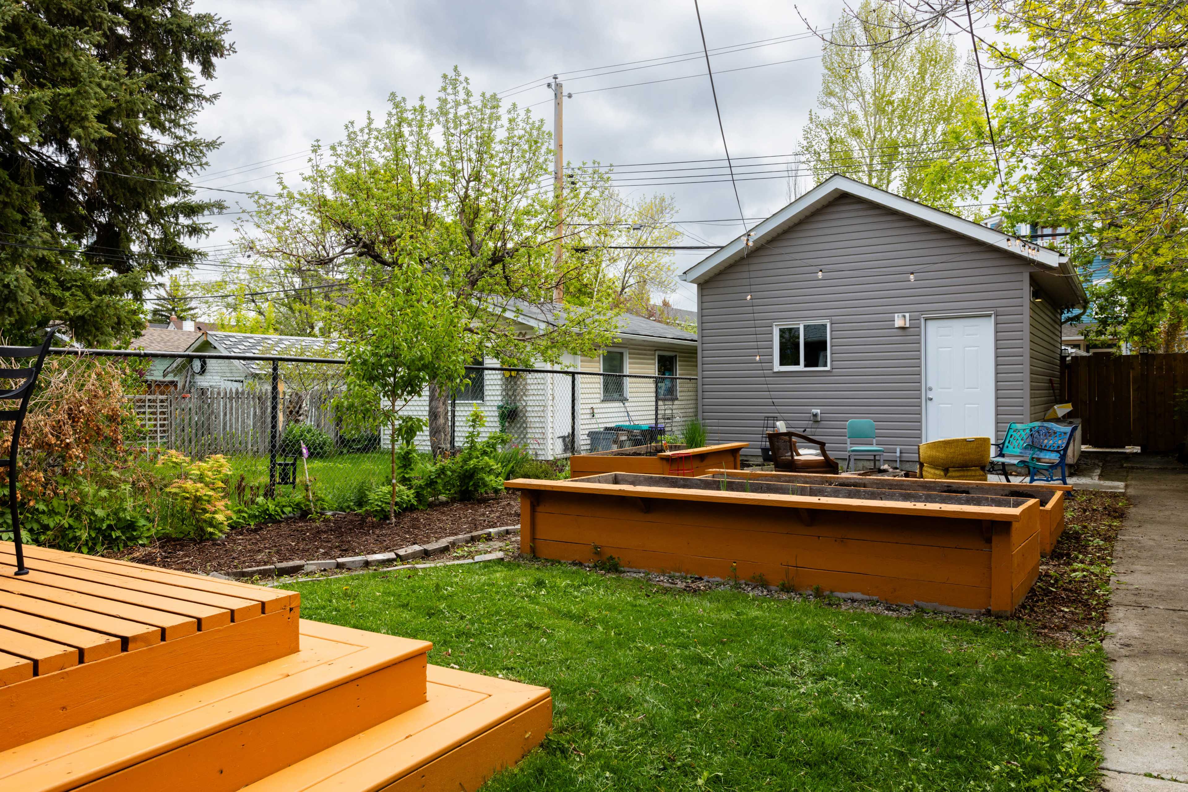 Trendy Kensington 3 min Walk| Backyard| AC| Garage Image in Northwest Calgary, Calgary, AB