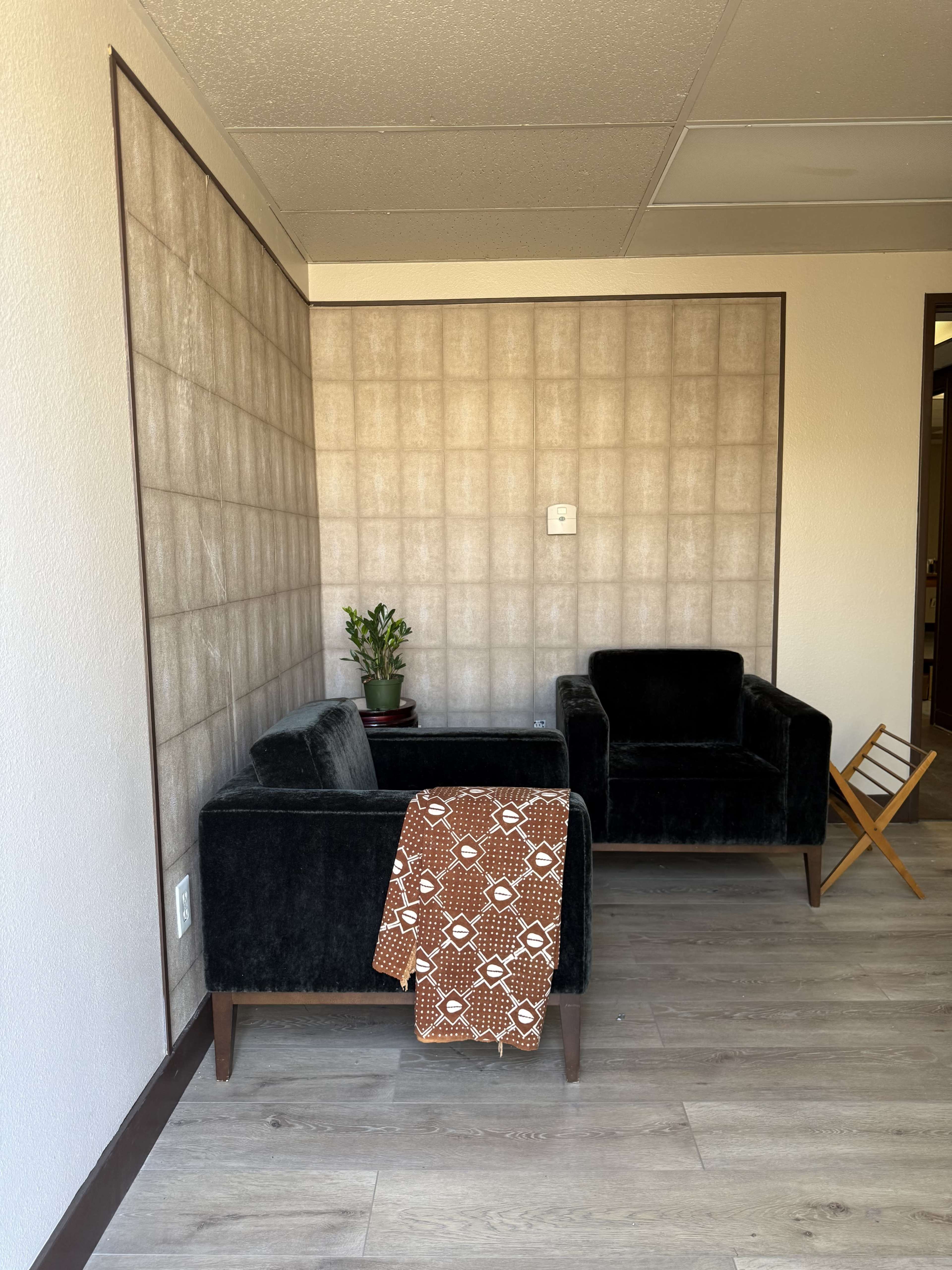 Elevated Meeting Room with Chic Lobby Lounge Image in Signal Hill, Signal Hill, CA