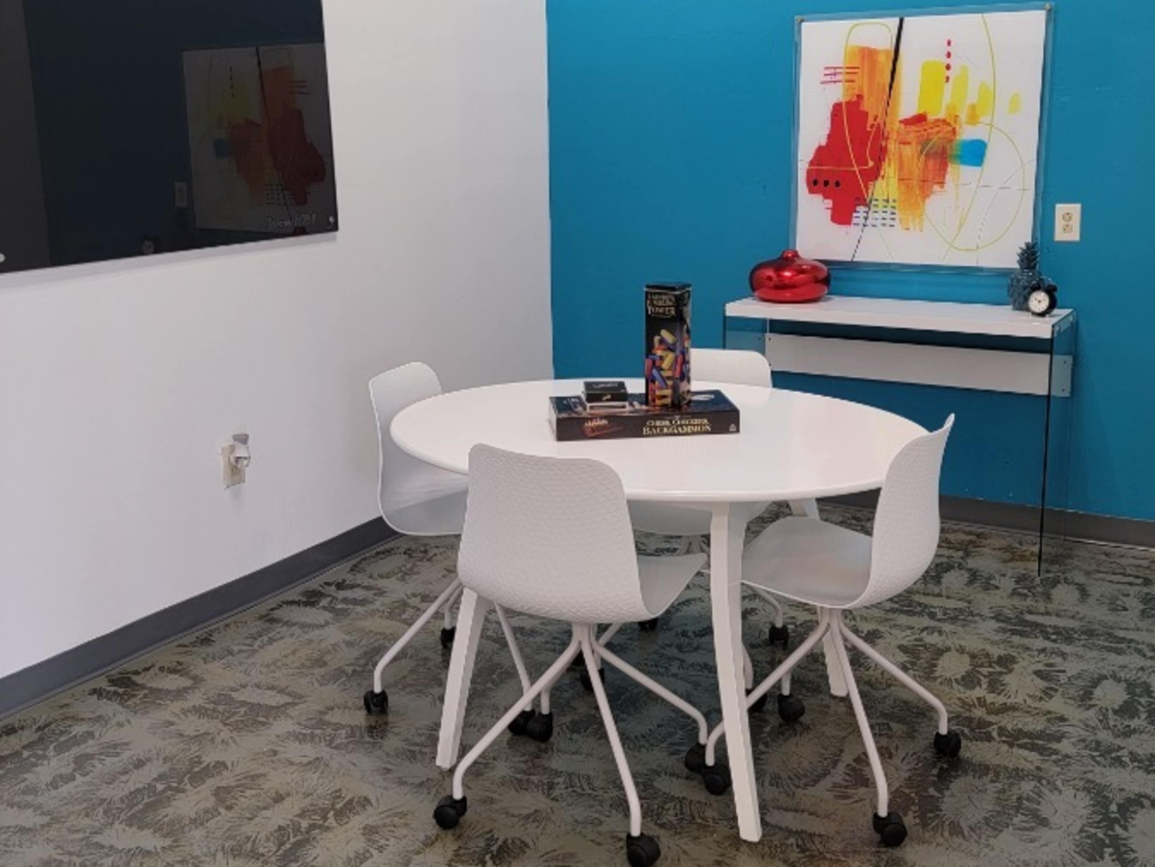 SMALL CONFERENCE ROOM