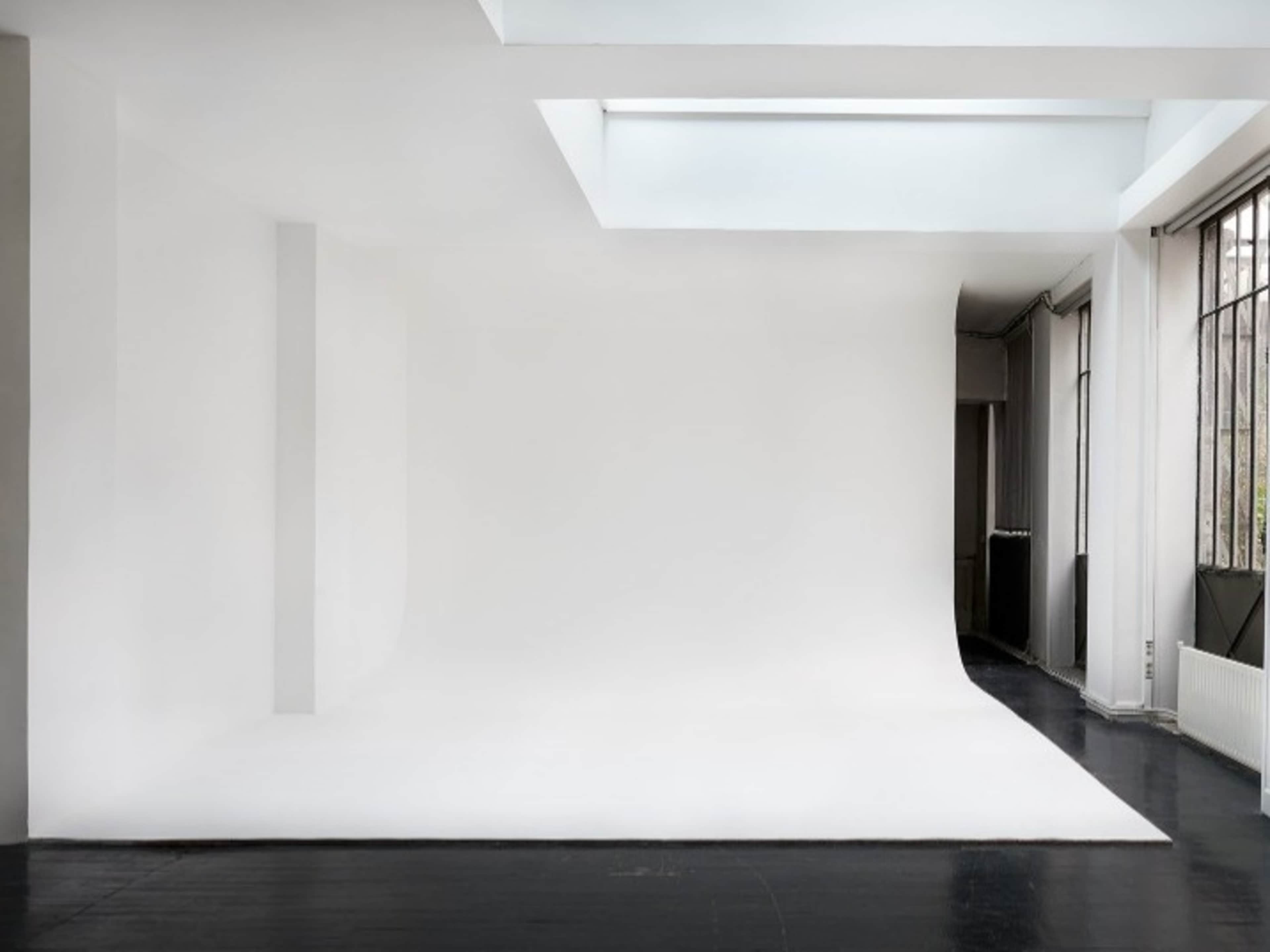 Remise en blanc du cyclorama (en entier)