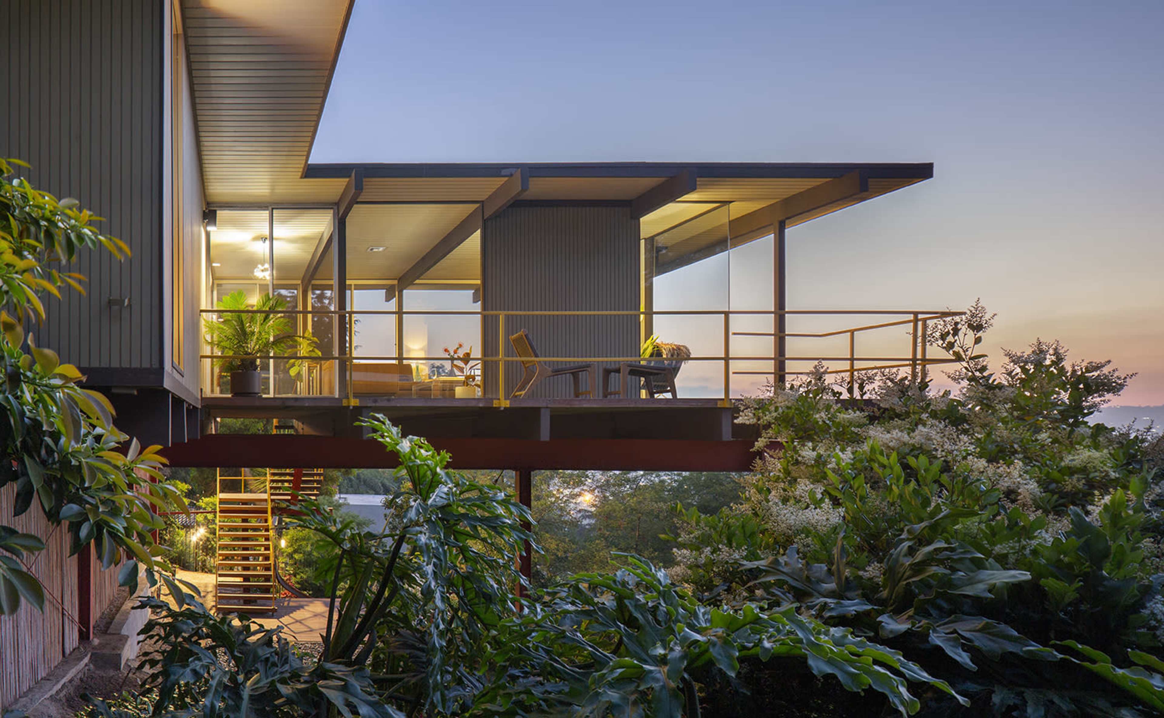 Midcentury Jewel Box with Jetliner Views Image in Silver Lake, Los Angeles, CA