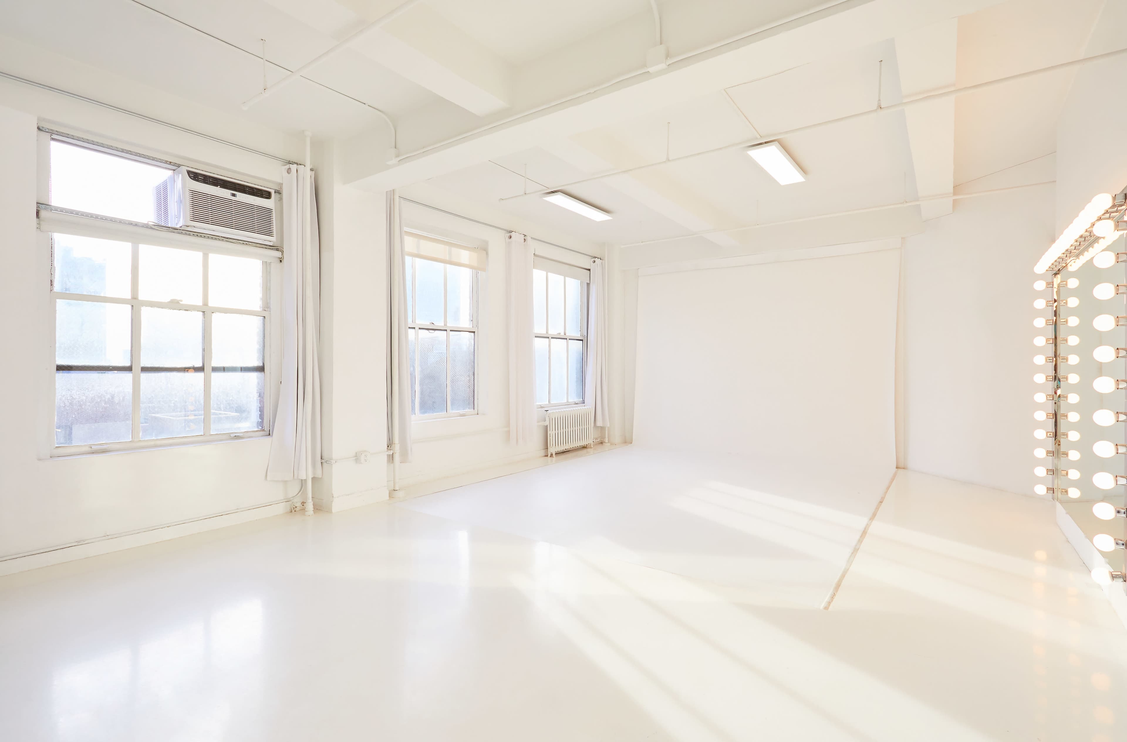 22B Manhattan Studio + Free Equipment, New York, NY