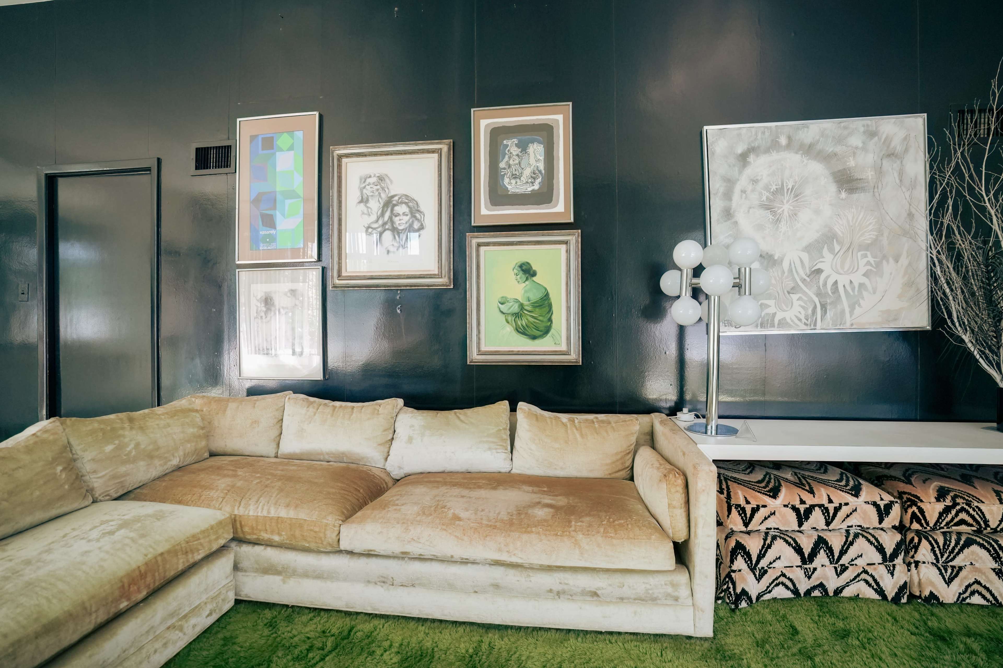 Vintage Furnished Retro House with Natural Light and Carpets Image in Fresh Meadows, Jamaica, NY