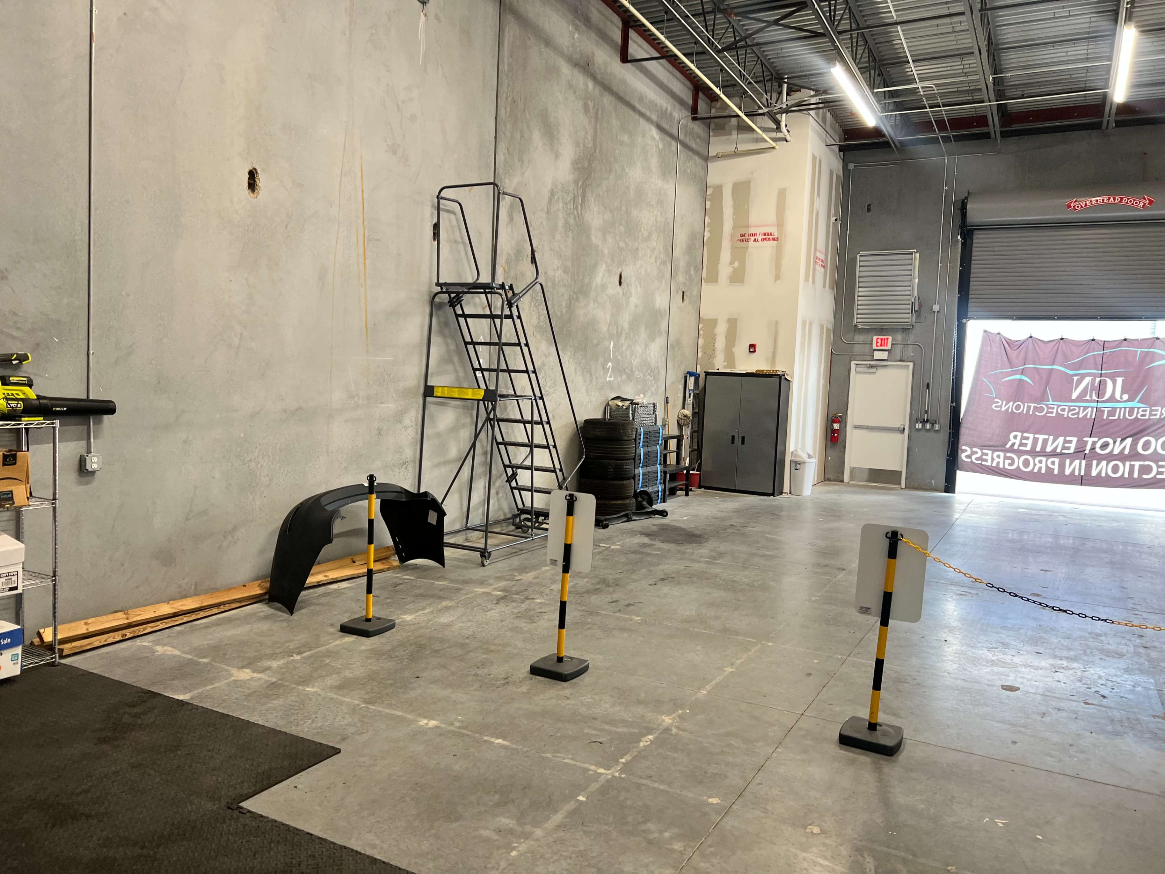 WAREHOUSE/OFFICE SPACE Image in Florida Center, Orlando, FL