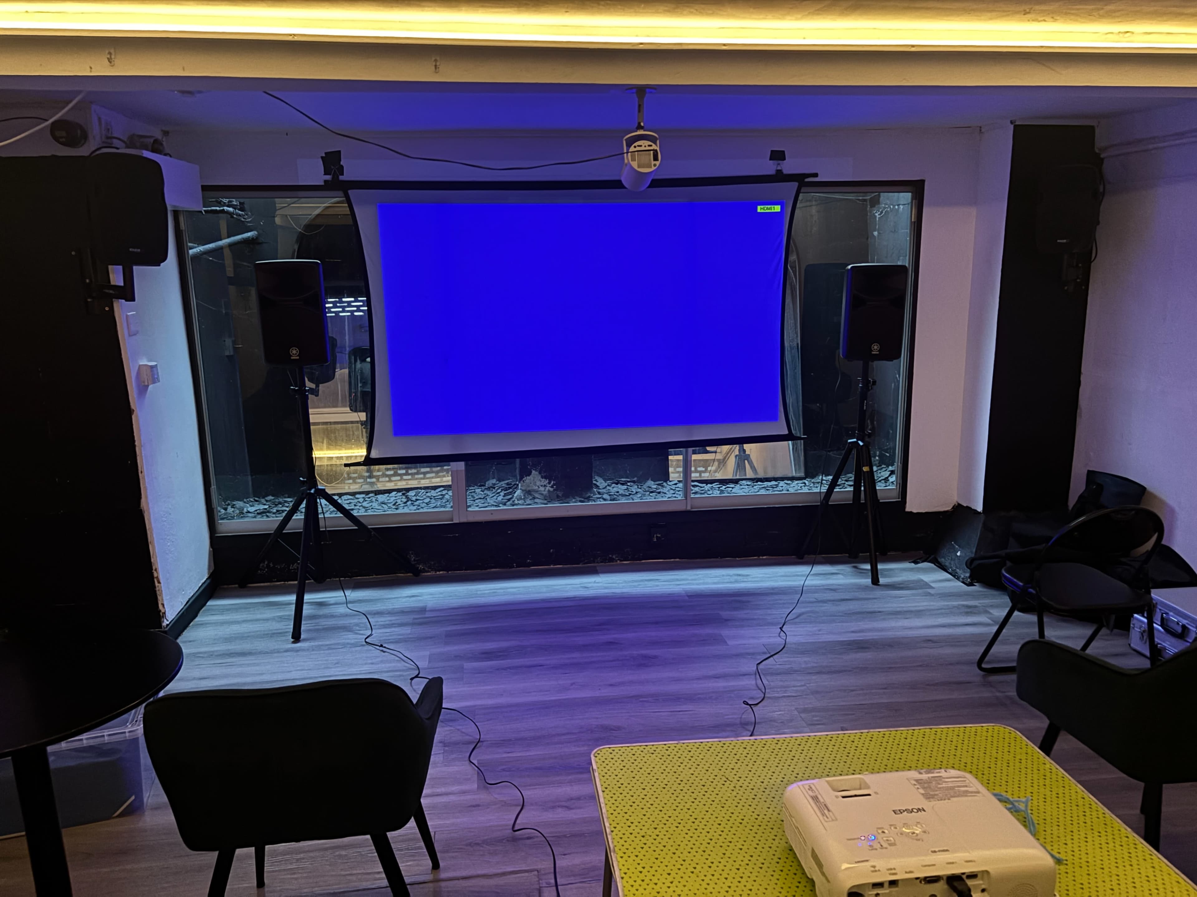 Cozy, Inviting Two-Level Kitchen and Bar in Streatham Image in Lambeth, London, ENG