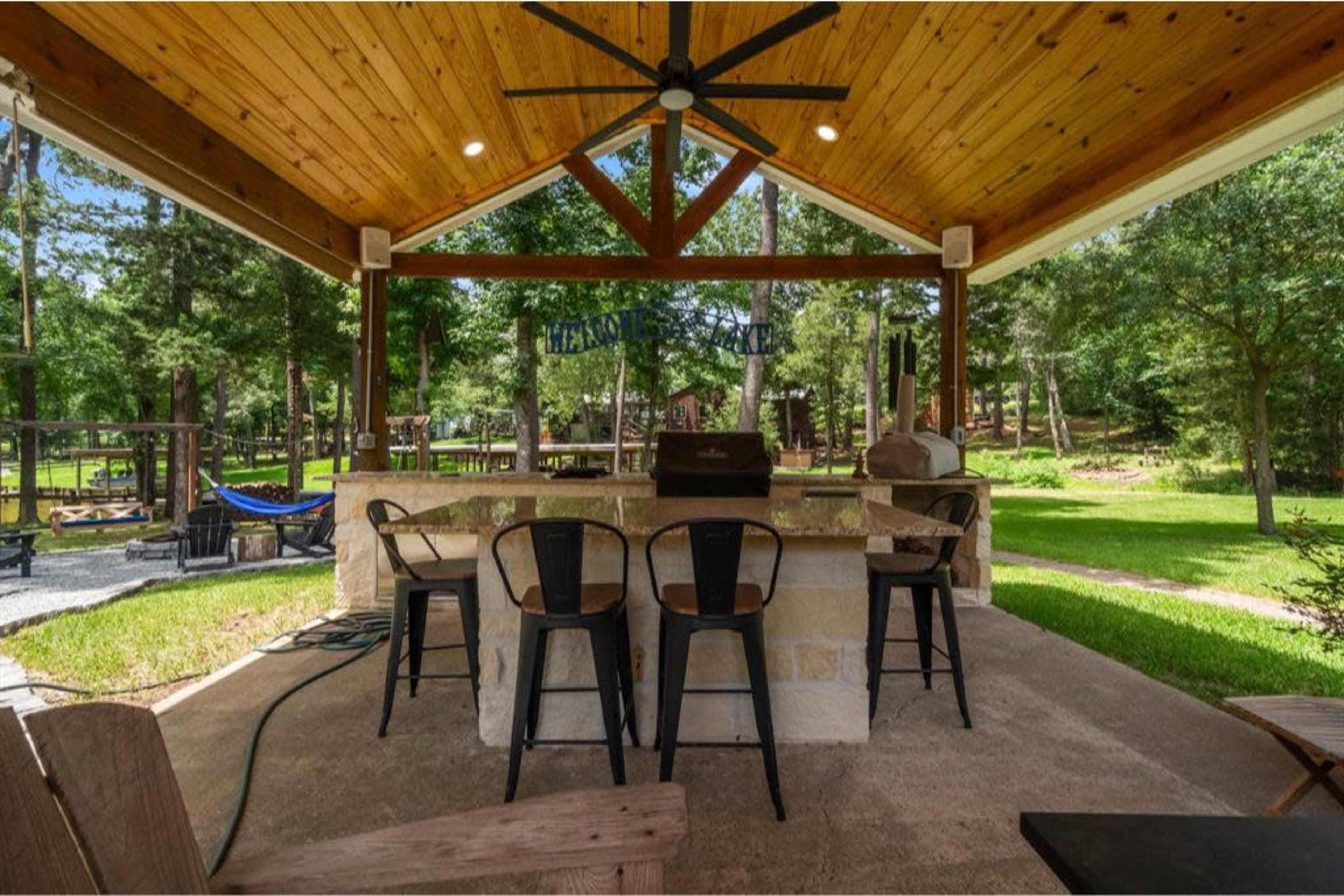 Lake Livingston Retreat + Firepit/Game Room Image in , Livingston, TX