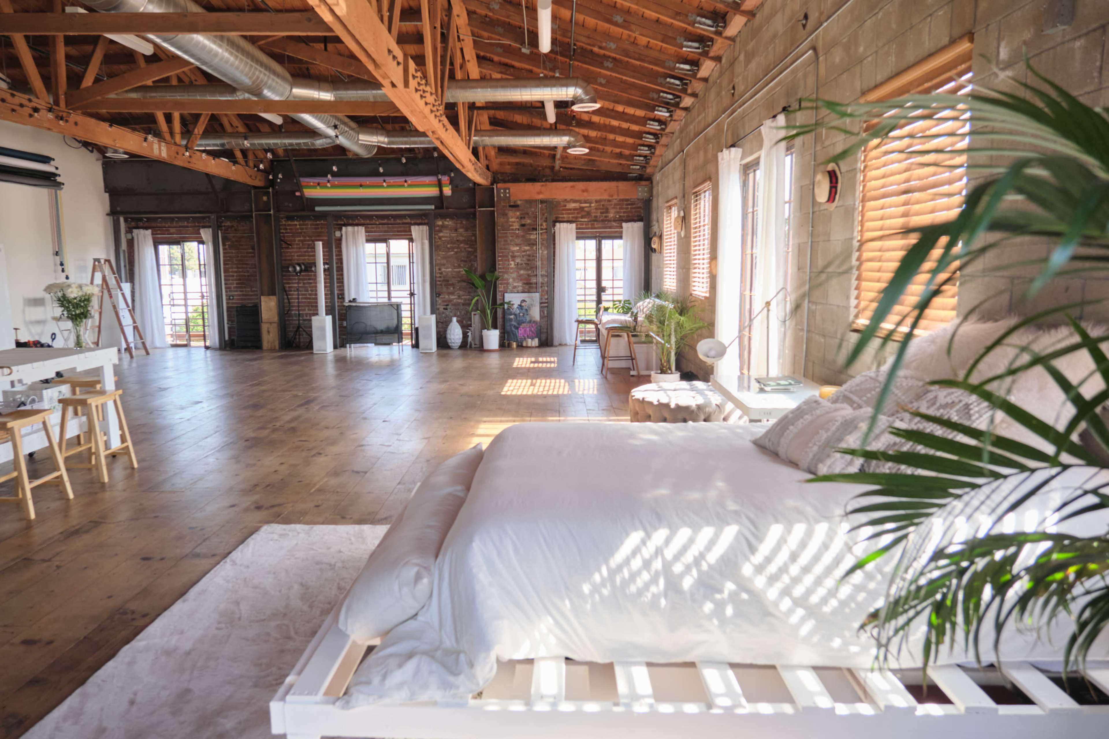 "Charming Open-Concept Loft with Warm Light and Endless Character". Perfect for Creative Days and Special Moments" Image in South Los Angeles, Los Angeles, CA