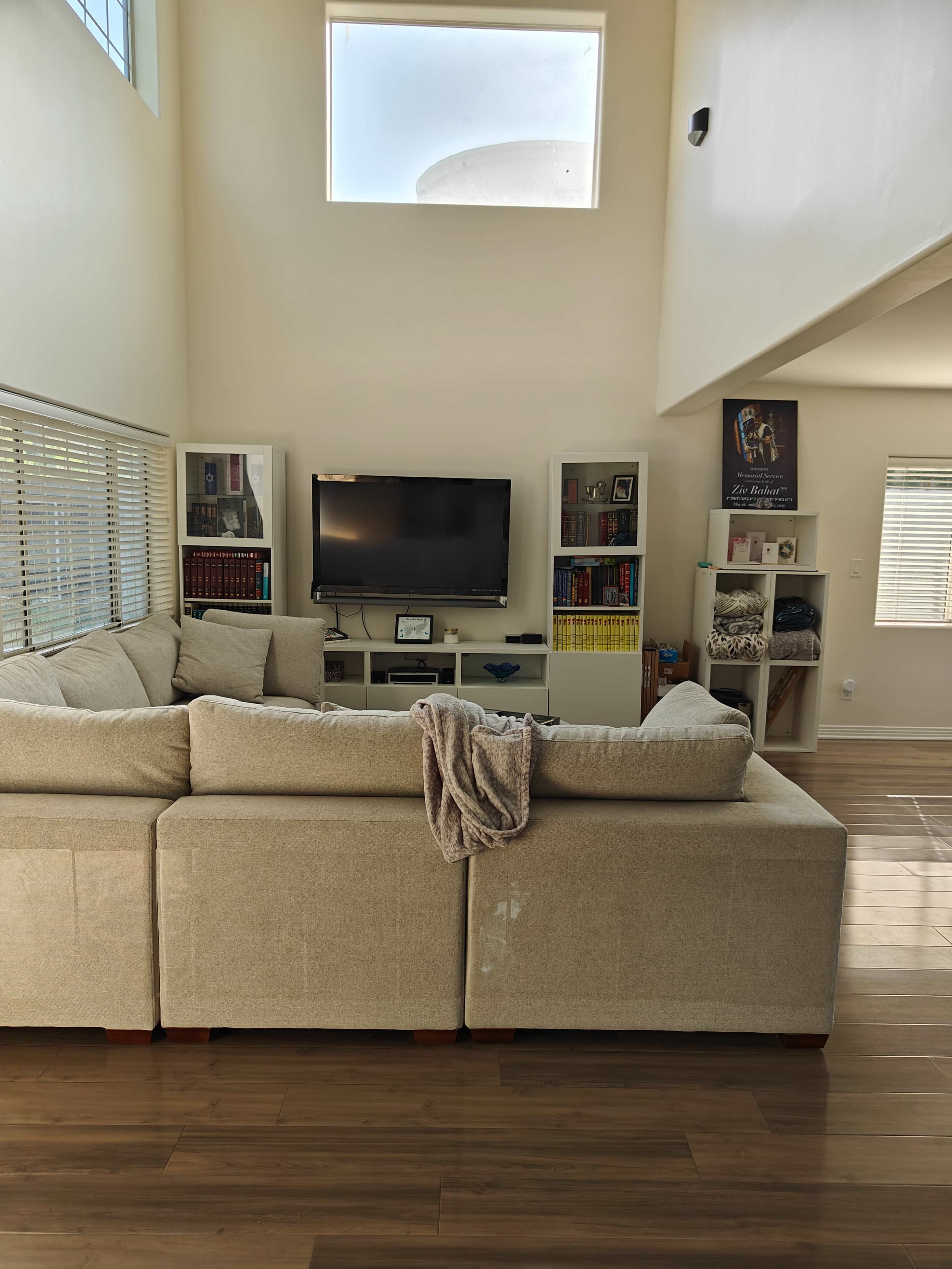 Modern, contemporary, spacious Image in Tarzana, Tarzana, CA