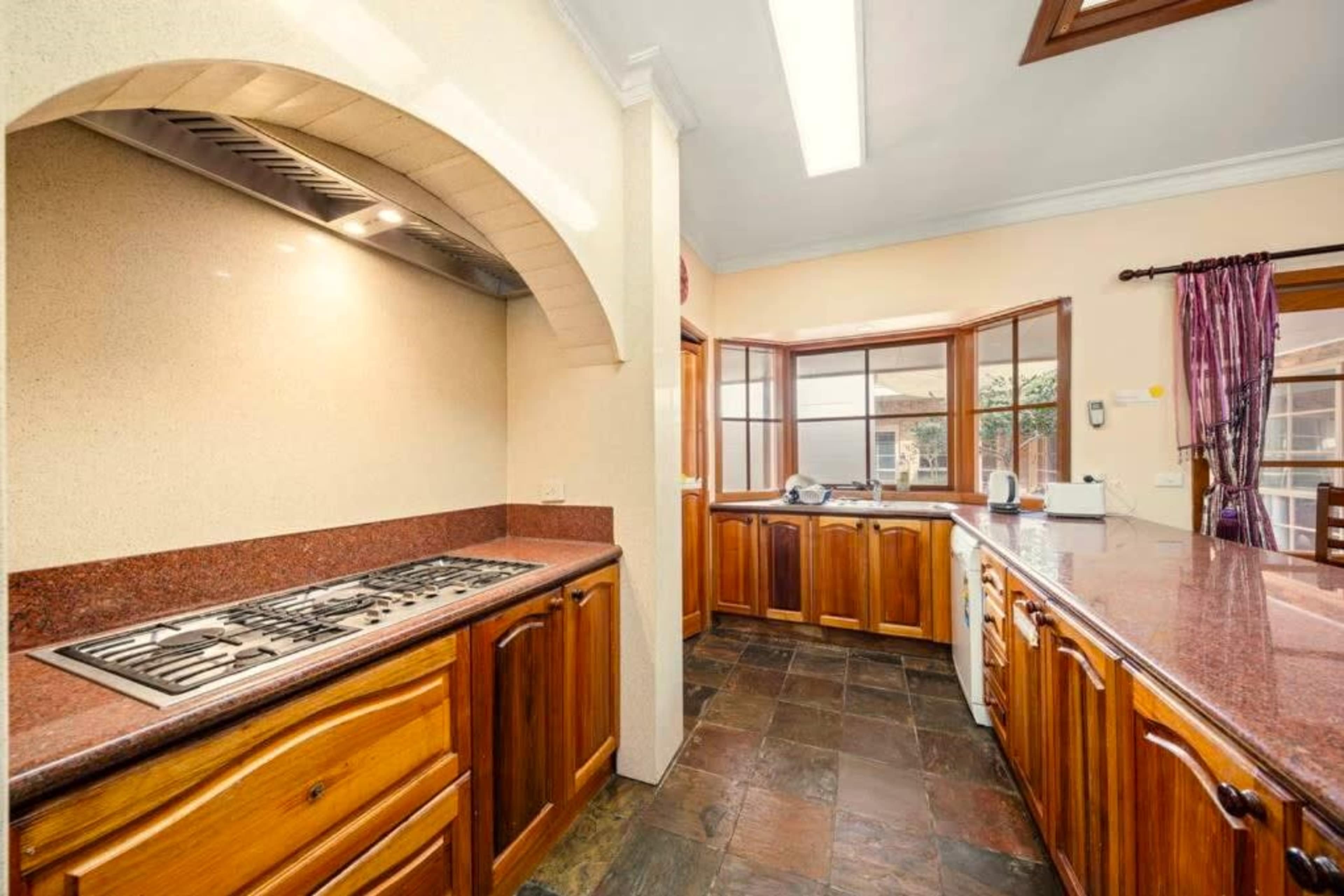 Hollywood Film Director's Mansion - Marble Ballroom with Bar, Pool, Tennis Court, Cinema & more Image in Warrandyte, Warrandyte, VIC