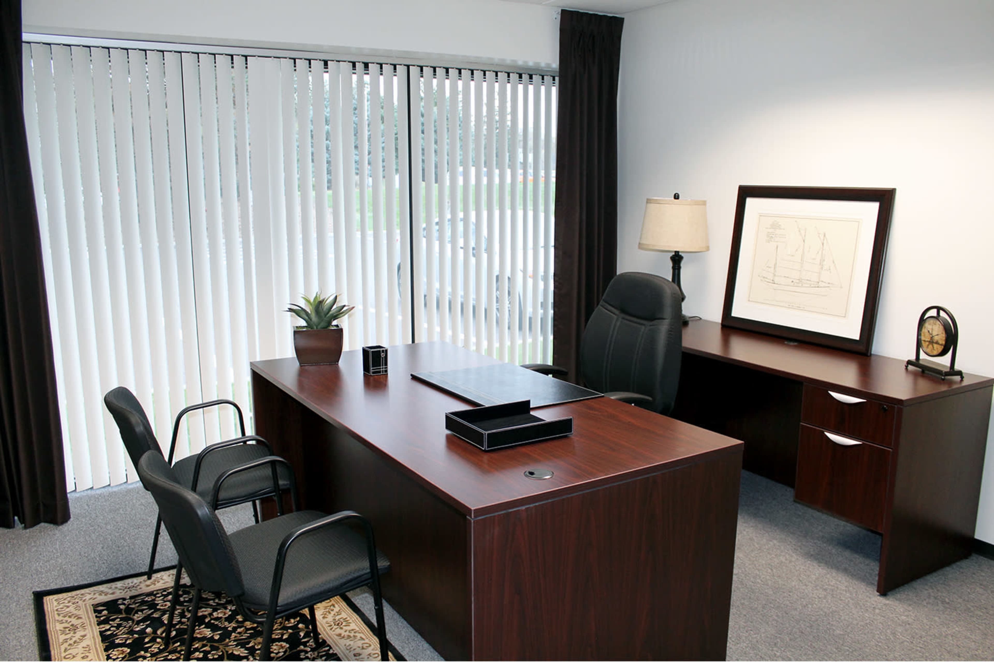Day Office – Private Office with Full Wall of Windows Image in Bloomfield Township, Bloomfield Hills, MI
