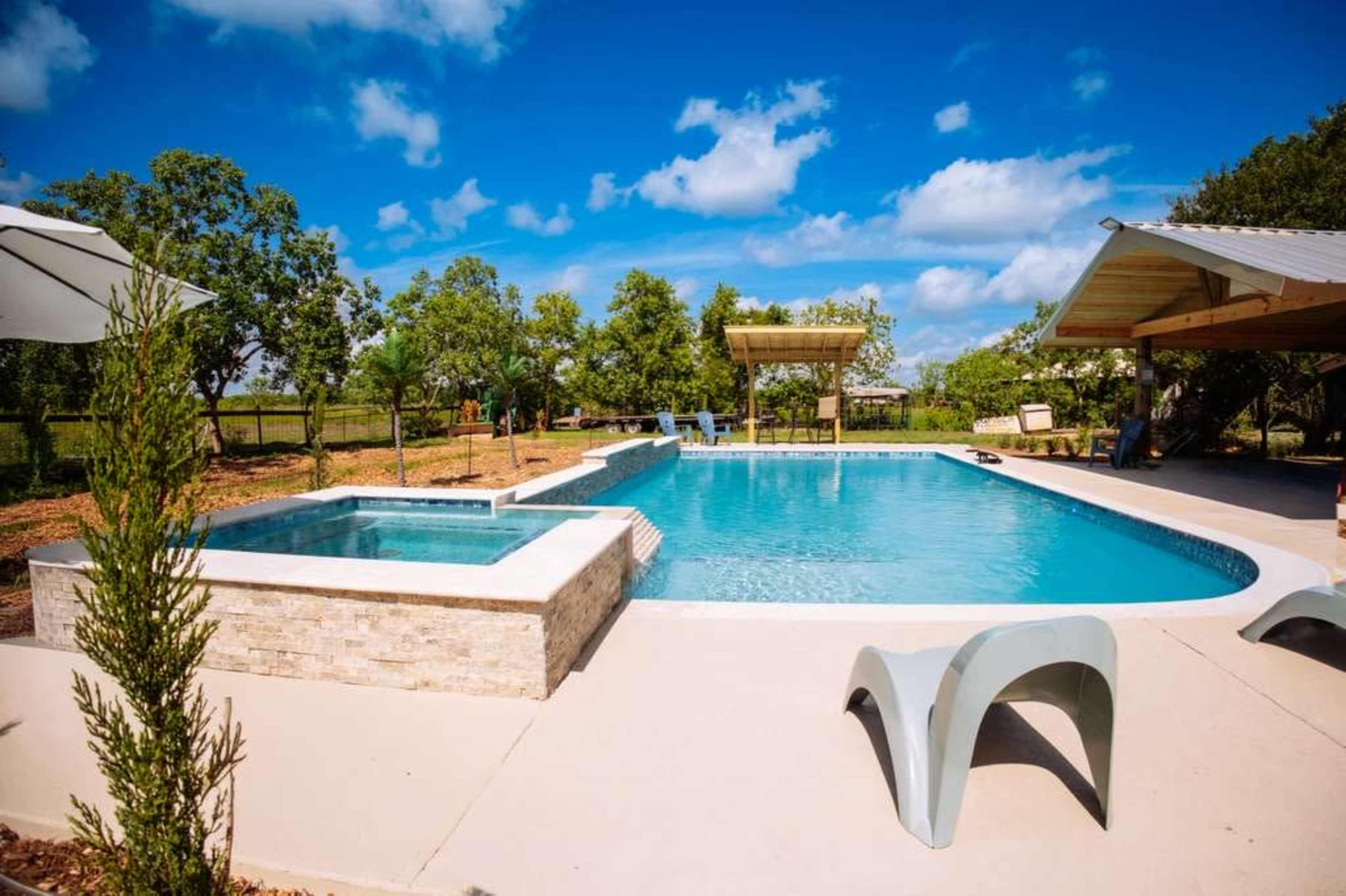 Countryside Pavilion and Pool Image in , Rosharon, TX