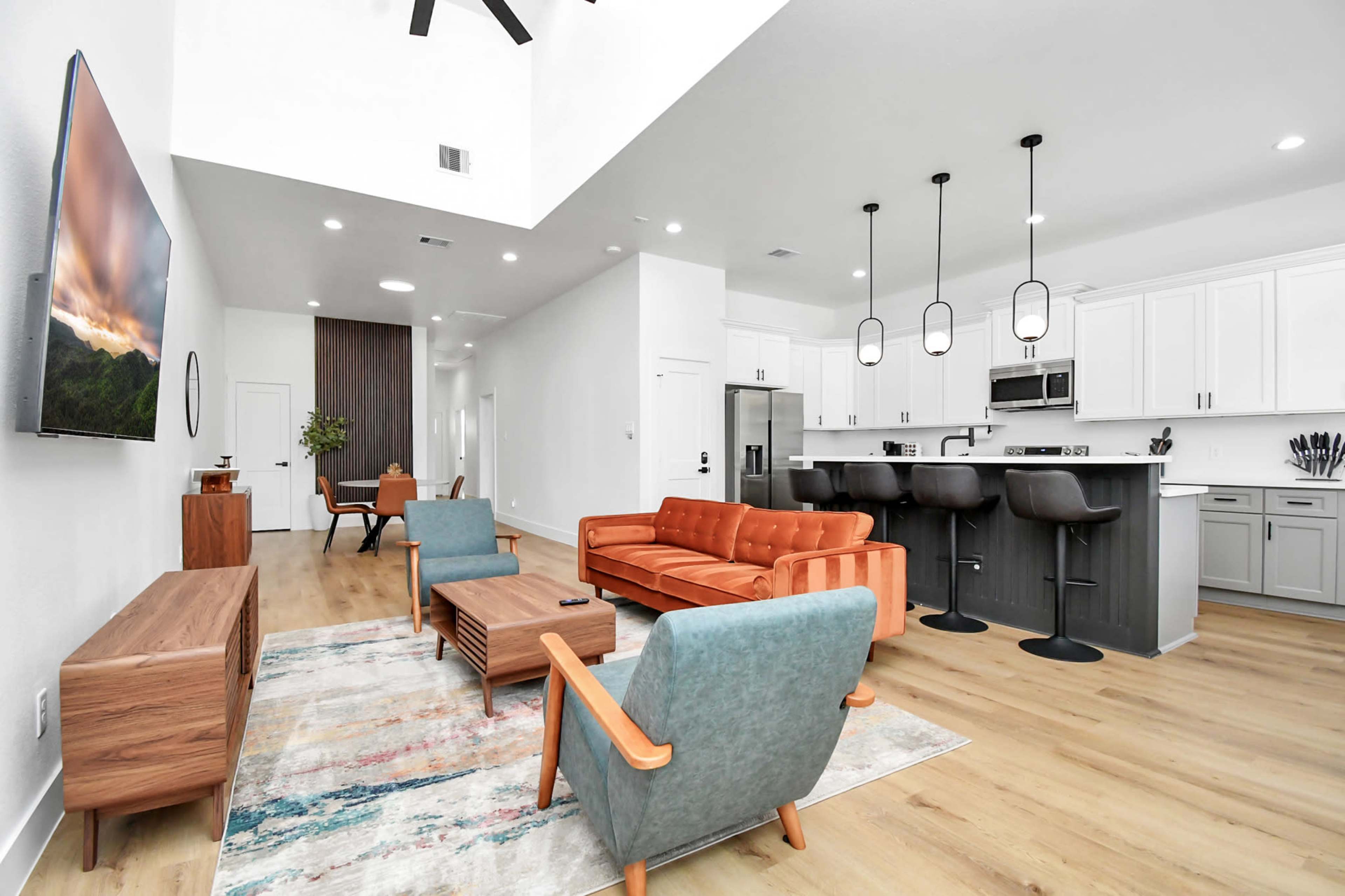 Spacious Gated Houston Retreat | Perfect for Meetings, Retreats & Events (Sleeps 18) Image in South Park, houston, TX