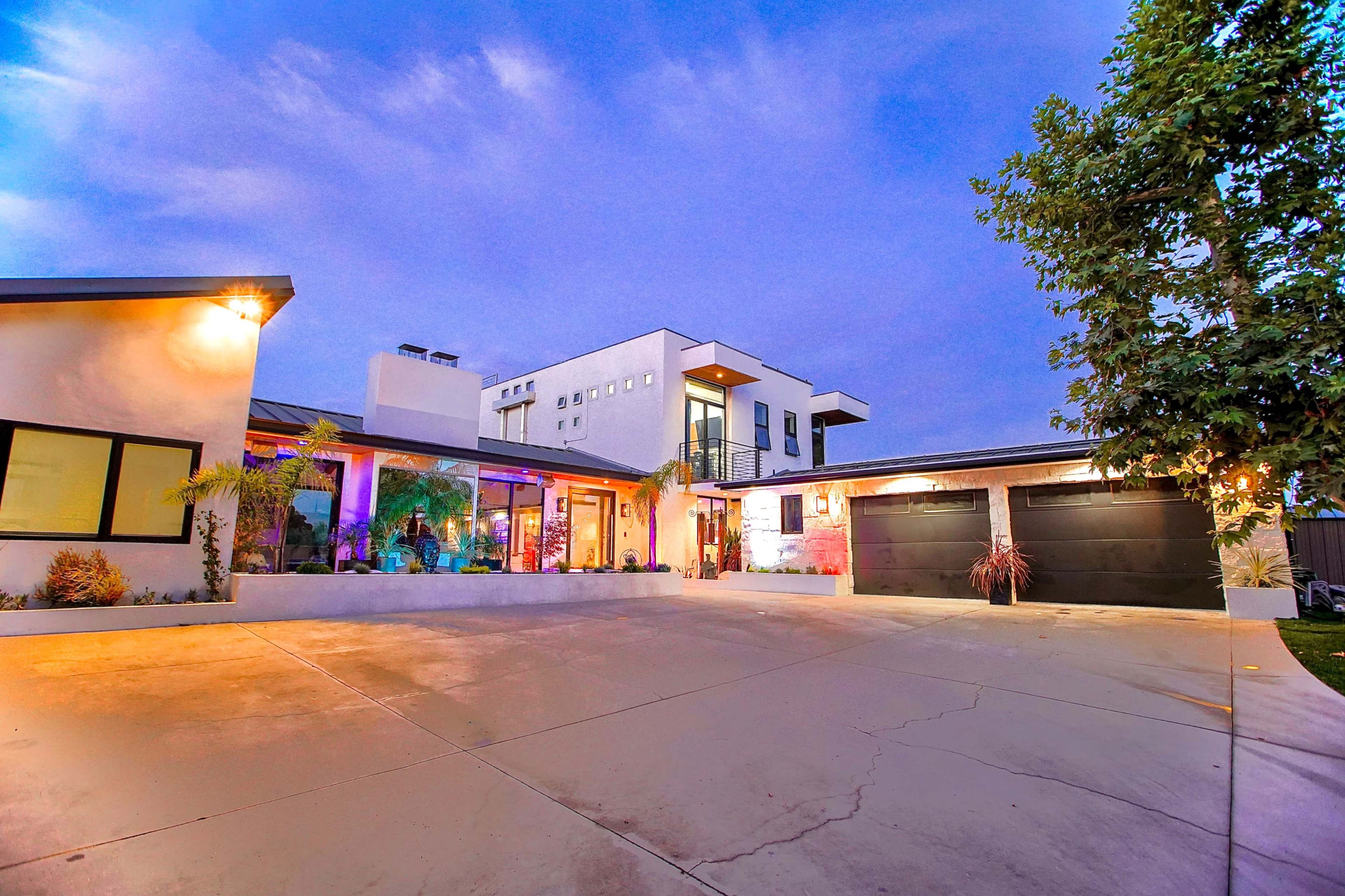 Gated Hollywood Hills Celebrity Compound | Views, Pool & Outdoor Cinema Image in Central LA, los angeles, CA