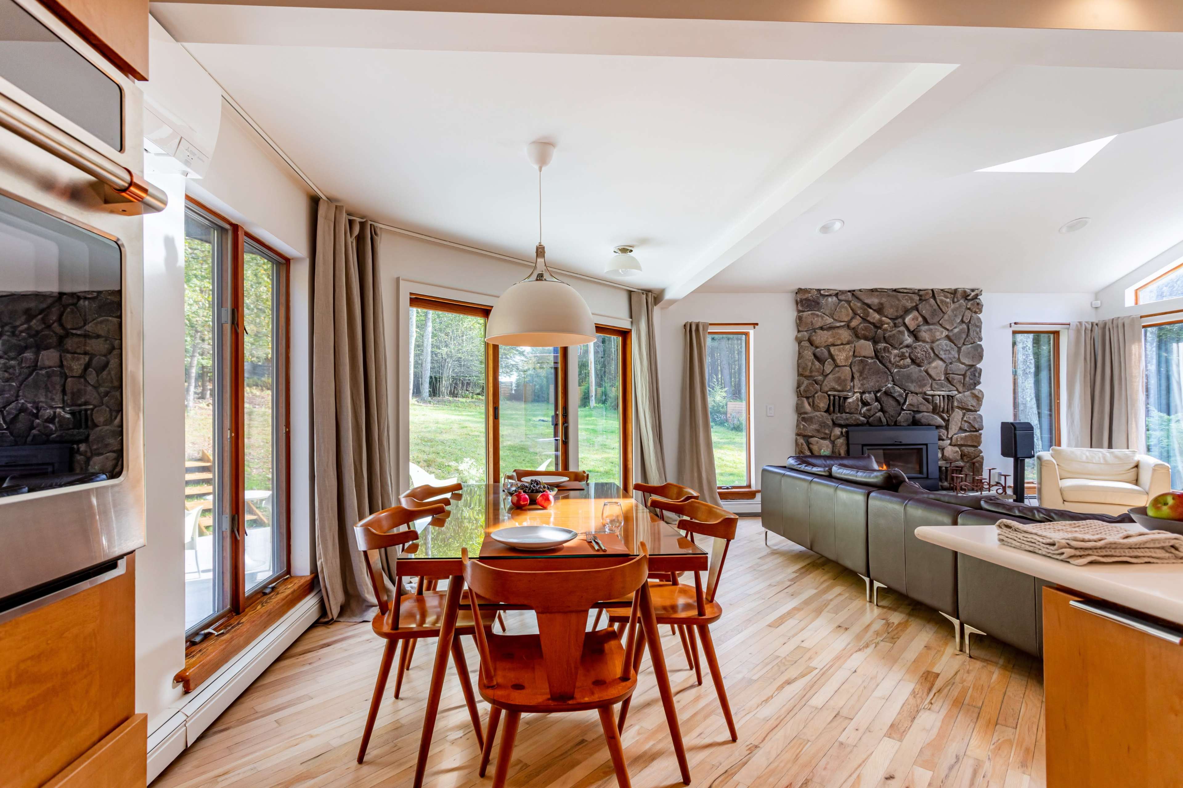 Catskills Contemporary on the edge of a mature forest Image in Callicoon, Jeffersonville, NY