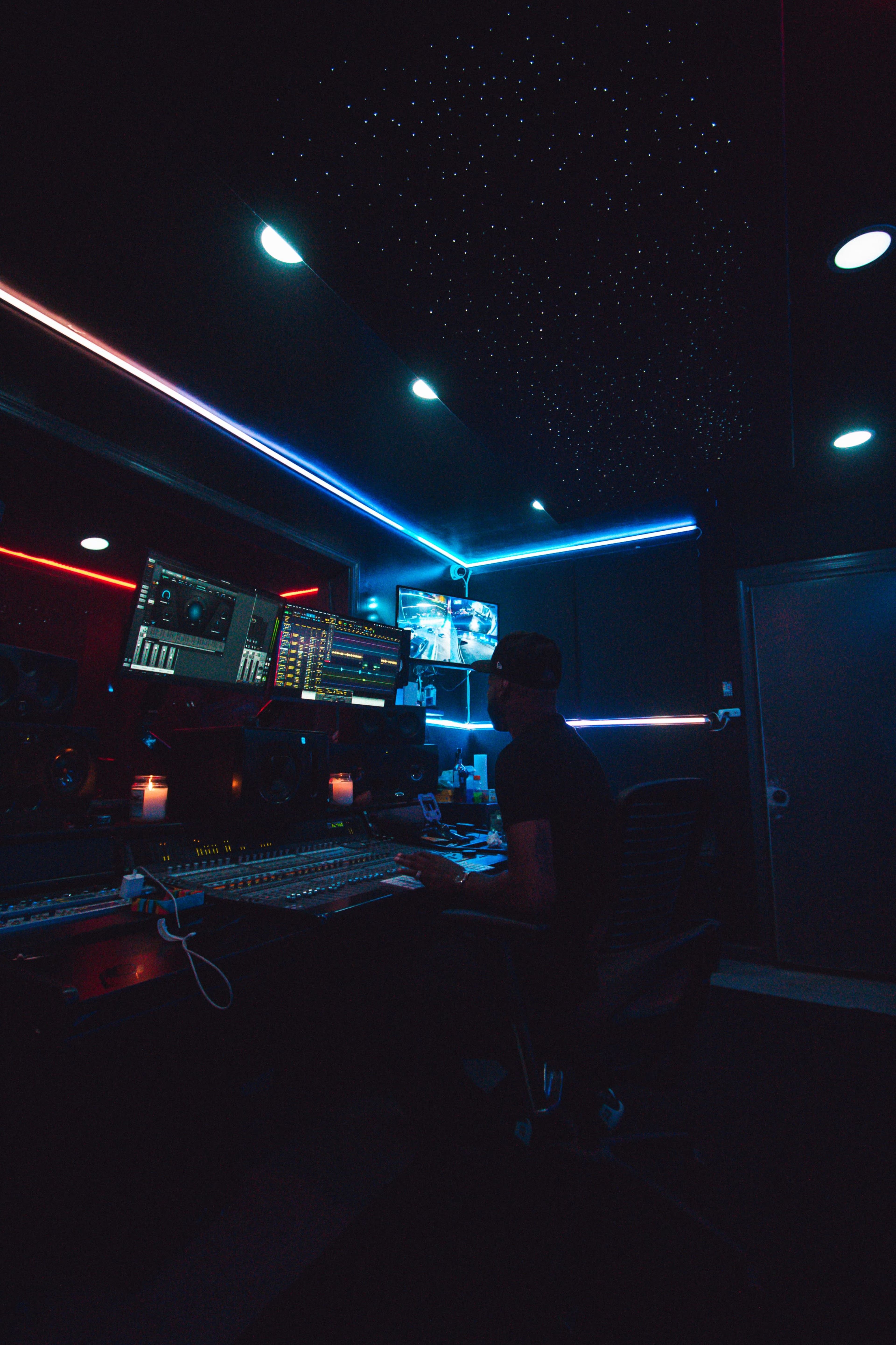 🛸 “A Spacecraft-Inspired Studio Designed for Next-Level Vibes” Image in Elizabeth, Elizabeth, NJ
