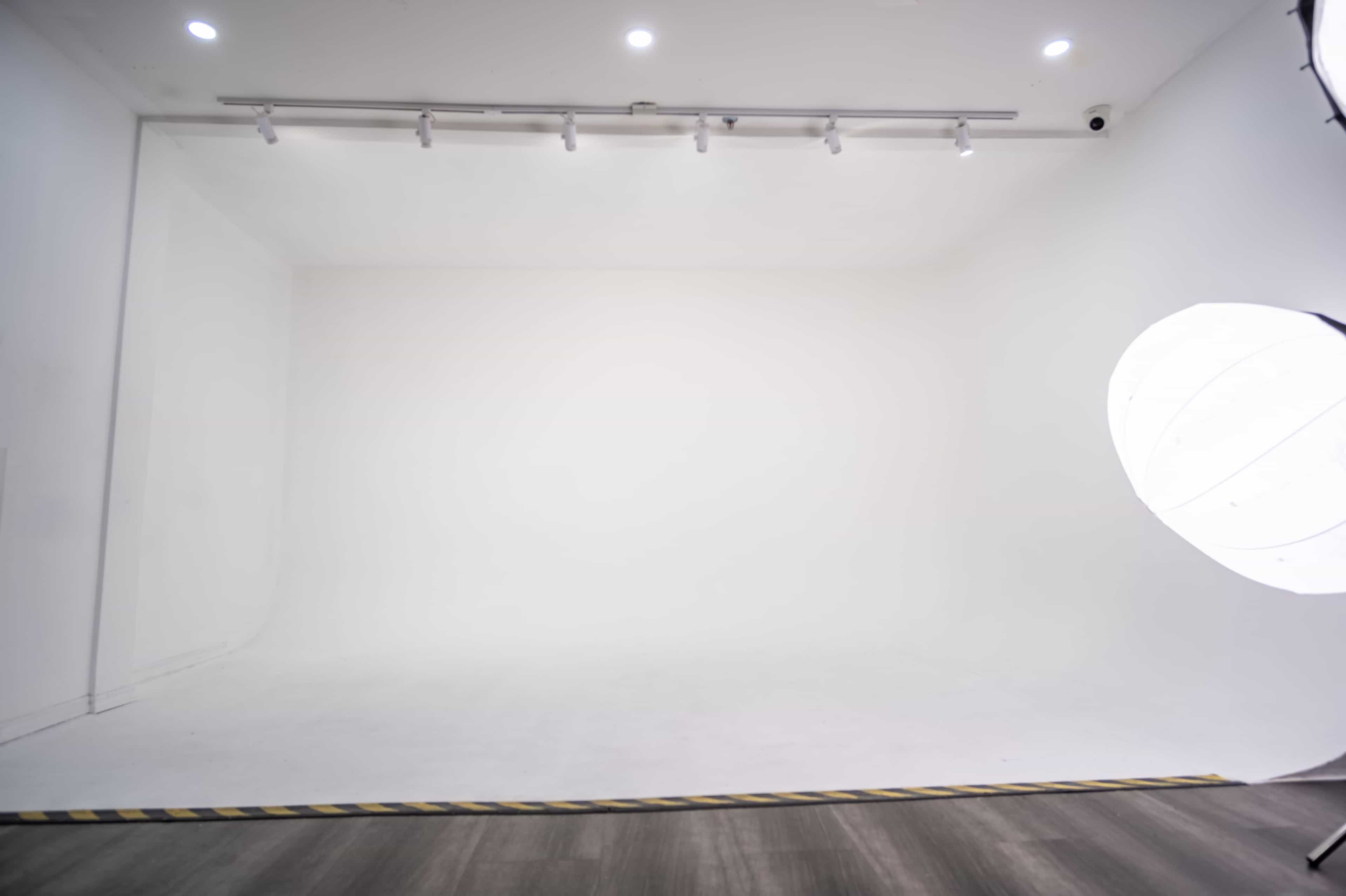 Vintage Creative Studio (photo/video/podcast) + Cyclorama Wall in heart of Scarborough Image in Dorset Park, Scarborough, ON
