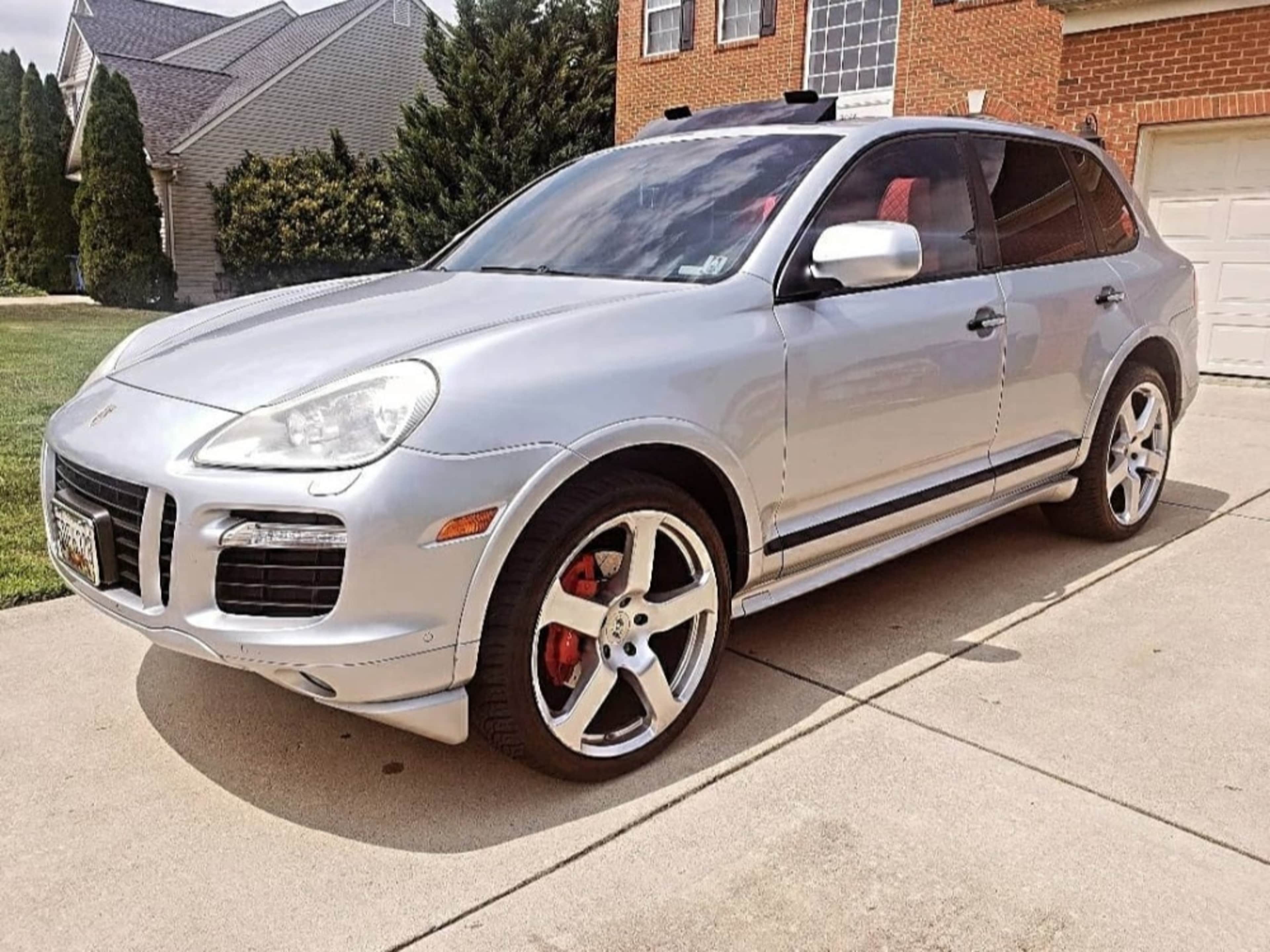 Porsche Cayenne GTS / Prop Rental 