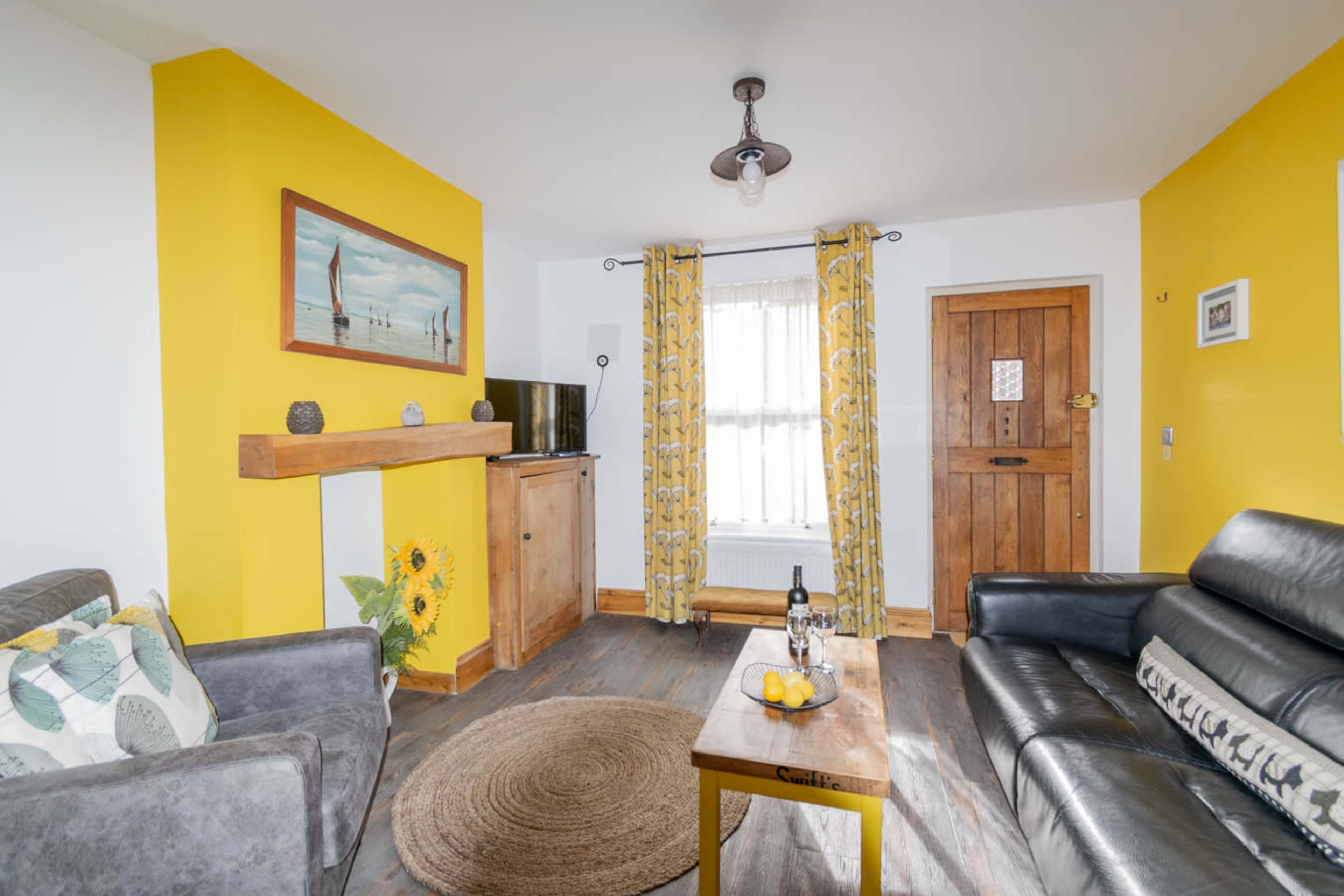 Stylish Cosy 2 BR Bright Cottage, Pet Friendly Image in Titchfield, Titchfield, ENG