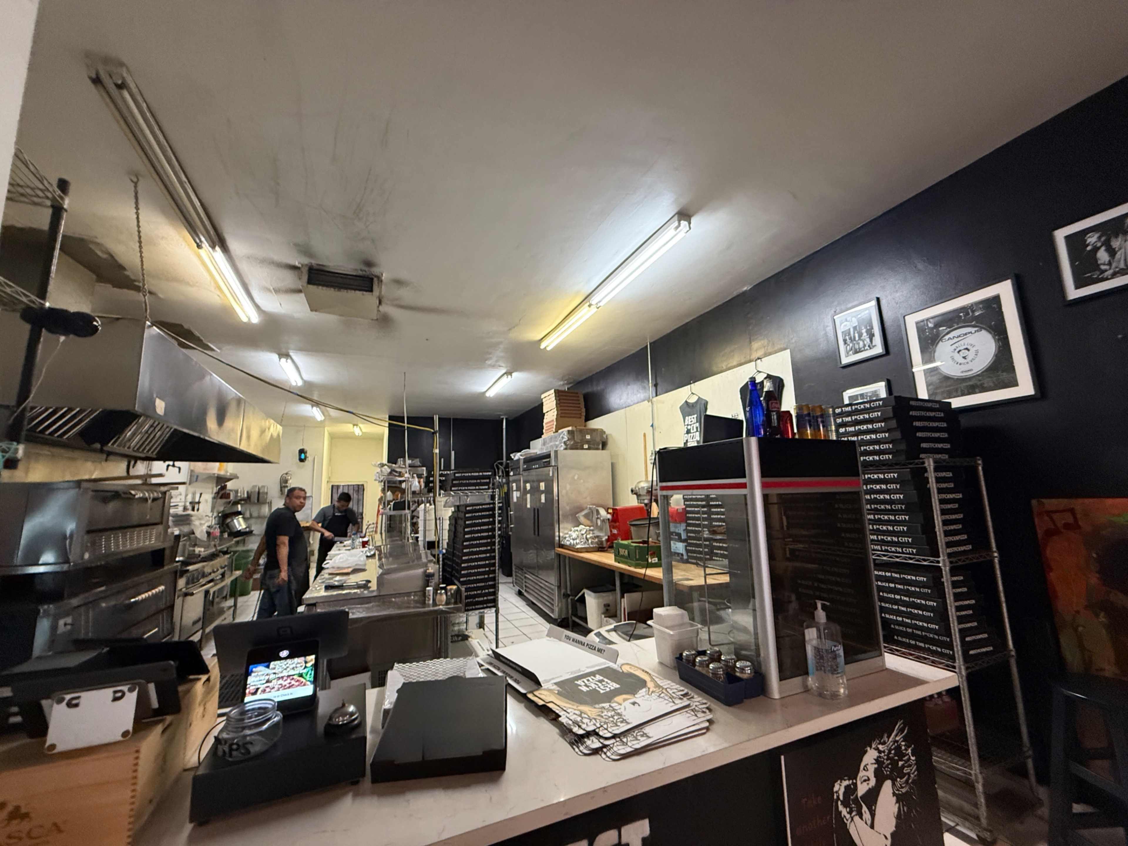 Raw NYC-Style Punk Pizzeria Image in Central LA, Los Angeles, CA