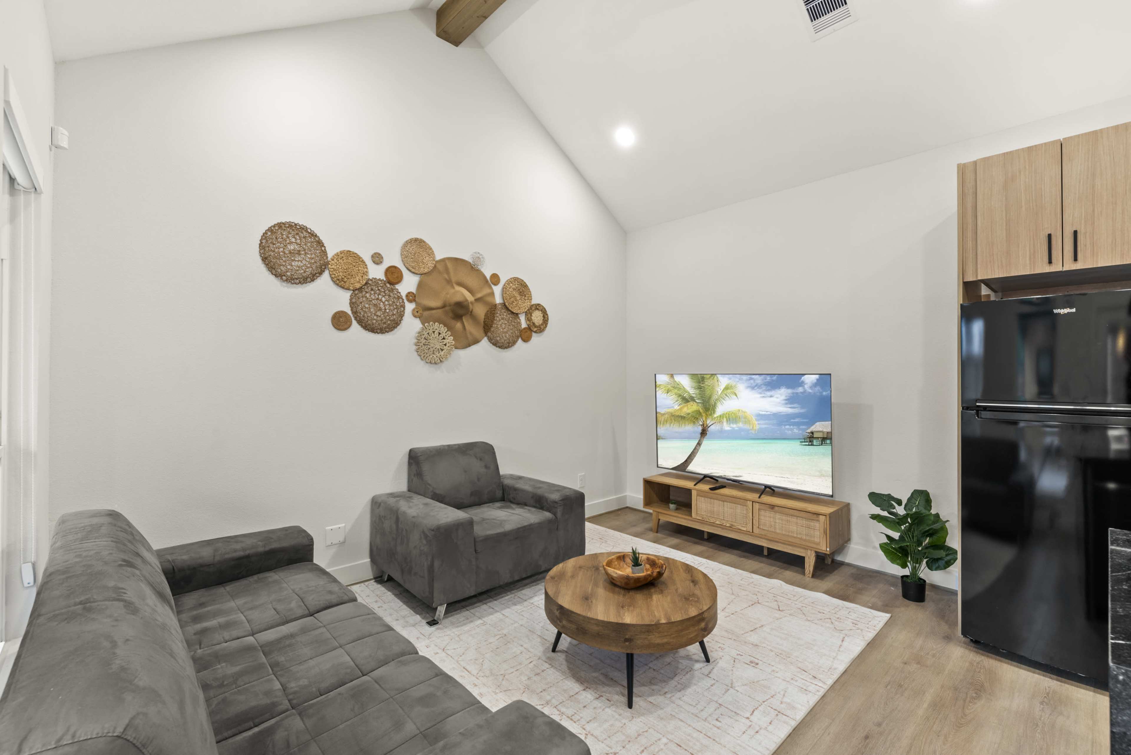 Desert Rose TINY HOUSE ✨ Stylish Tiny House with Desert vibes, Quiet & Photo-Ready - Shared Patio Image in Second Ward, Houston, TX