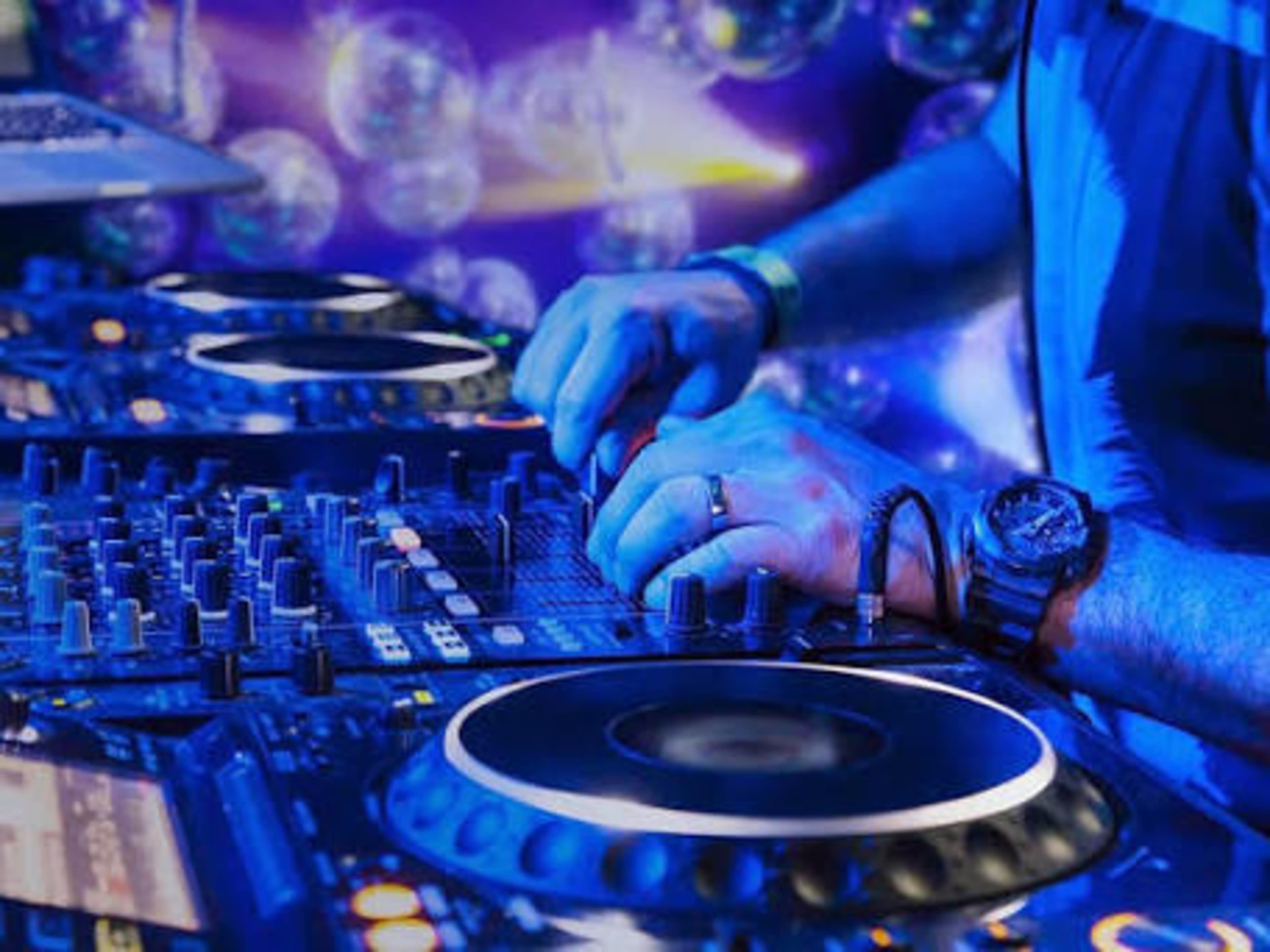 DJ - Set the Tone to Your Party