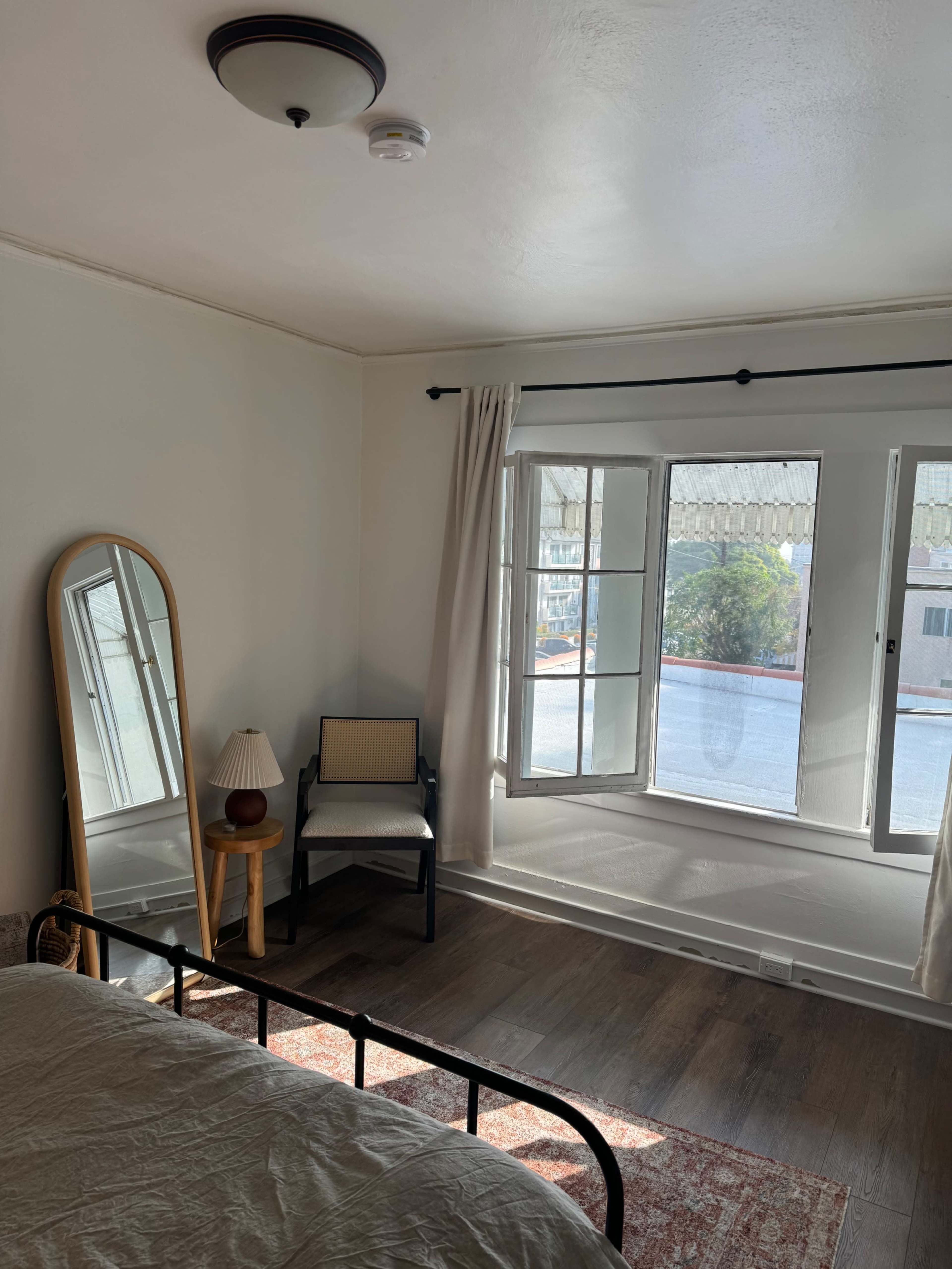 Vintage Bungalow with Tons of Great Windows Image in Central LA, Los Angeles, CA