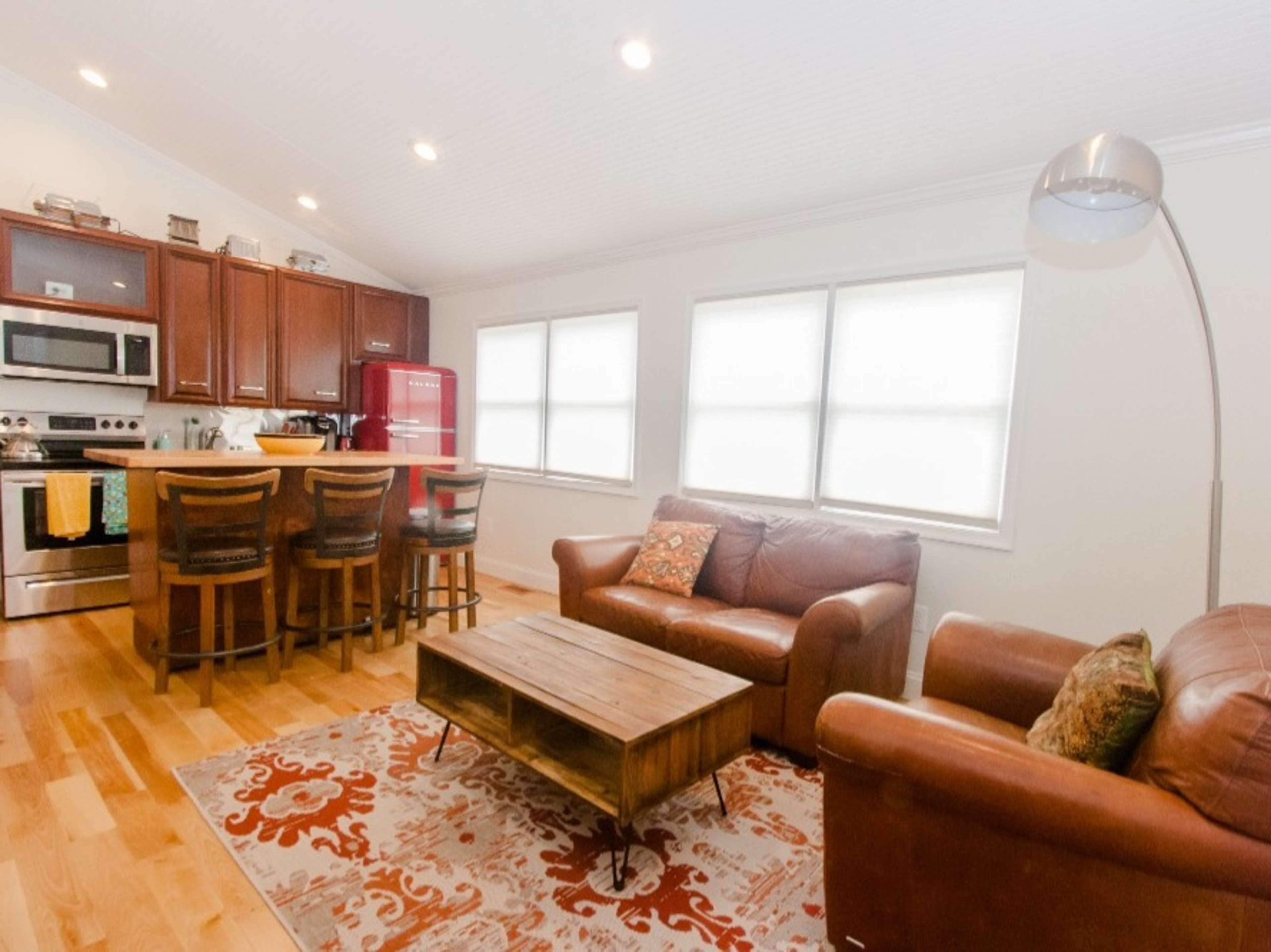 2 Bed/2 Bath Short-Term Rental apartment #2(upper)