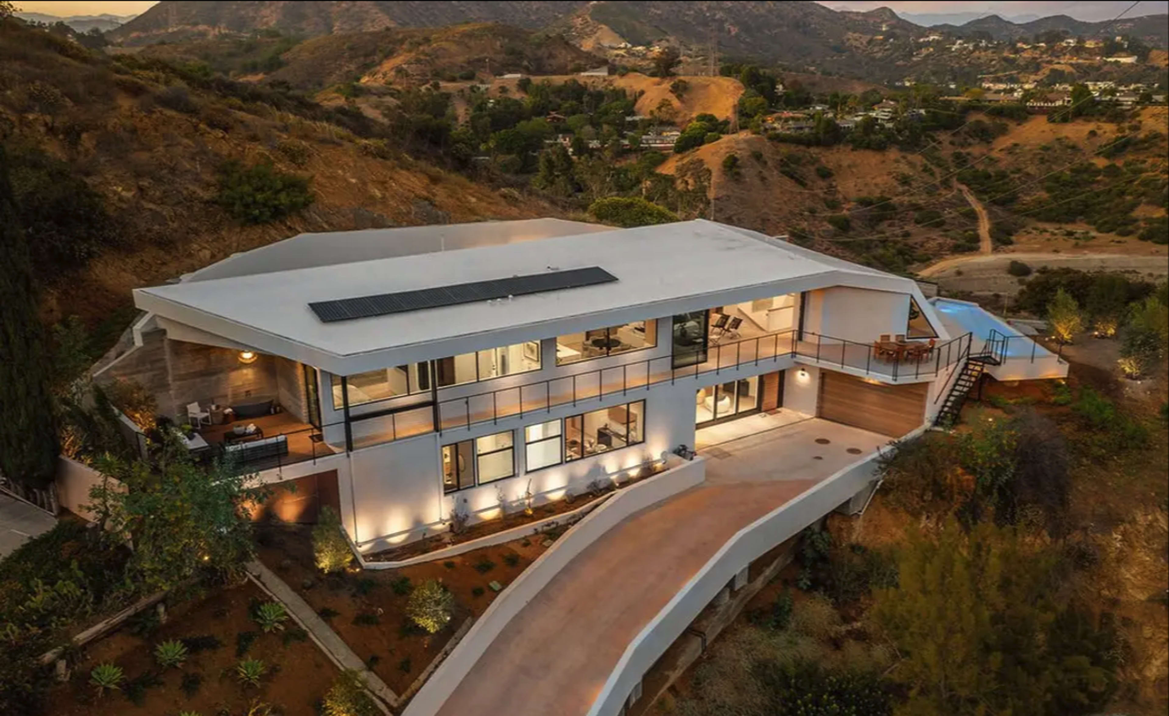 Hollywood Hills Modern Jetliner Estate, Los Angeles, CA | Event | Peerspace, image size:3840x2353