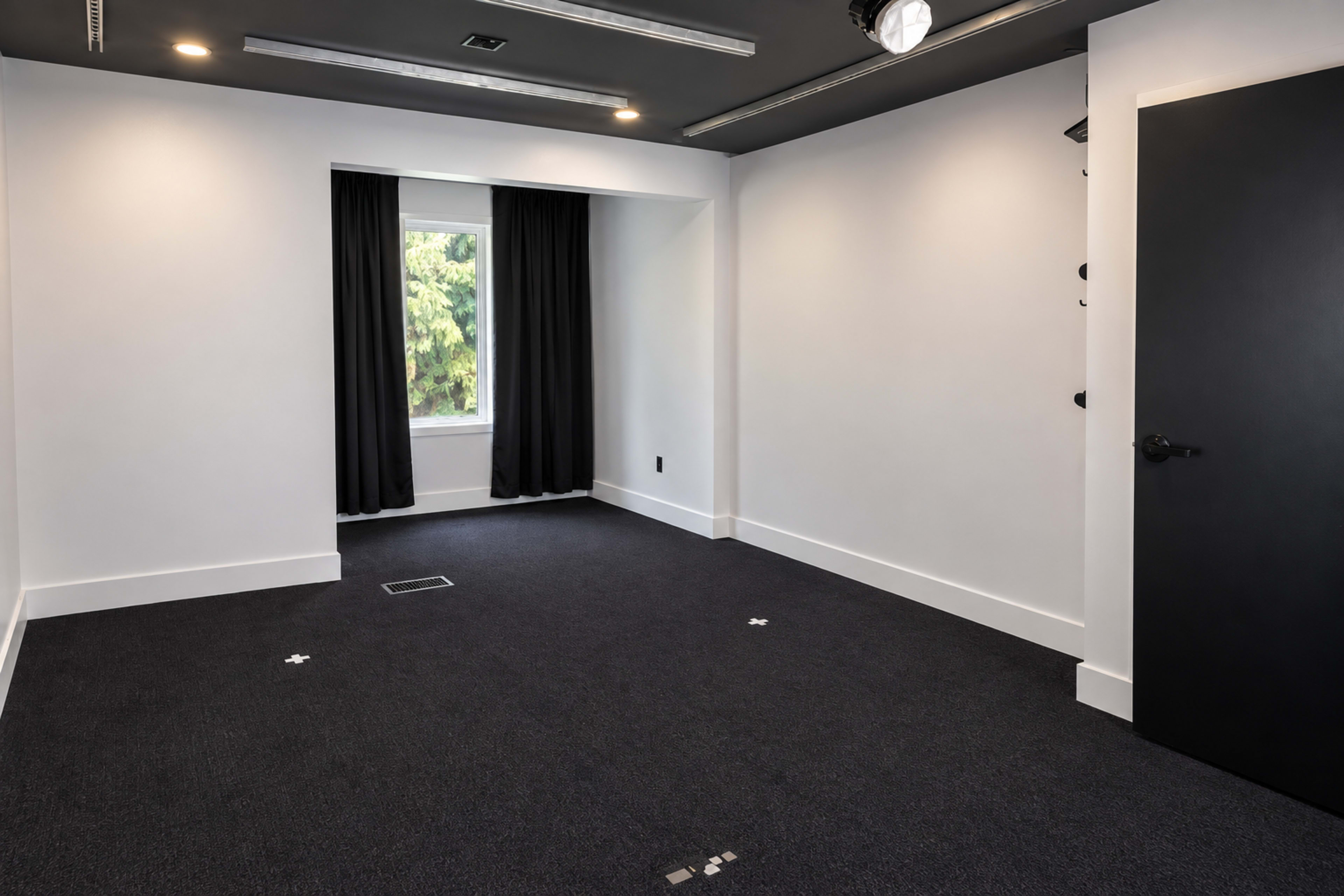 Fort Langley Modern Studio Image in Fort Langley, Fort Langley, BC