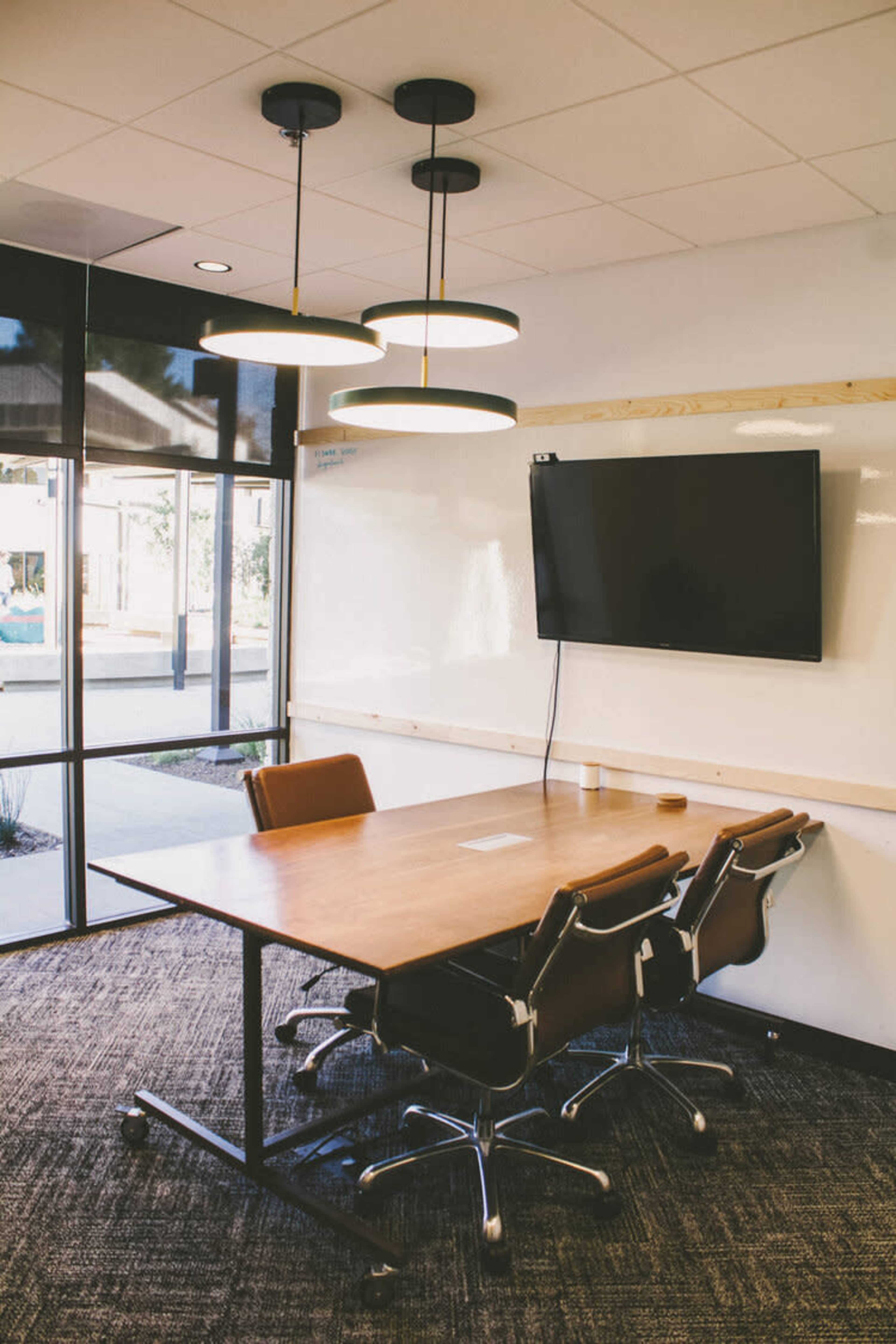 Modern, Bright Conference Rooms with Co-working Spaces available Image in Costa Mesa, Costa Mesa, CA
