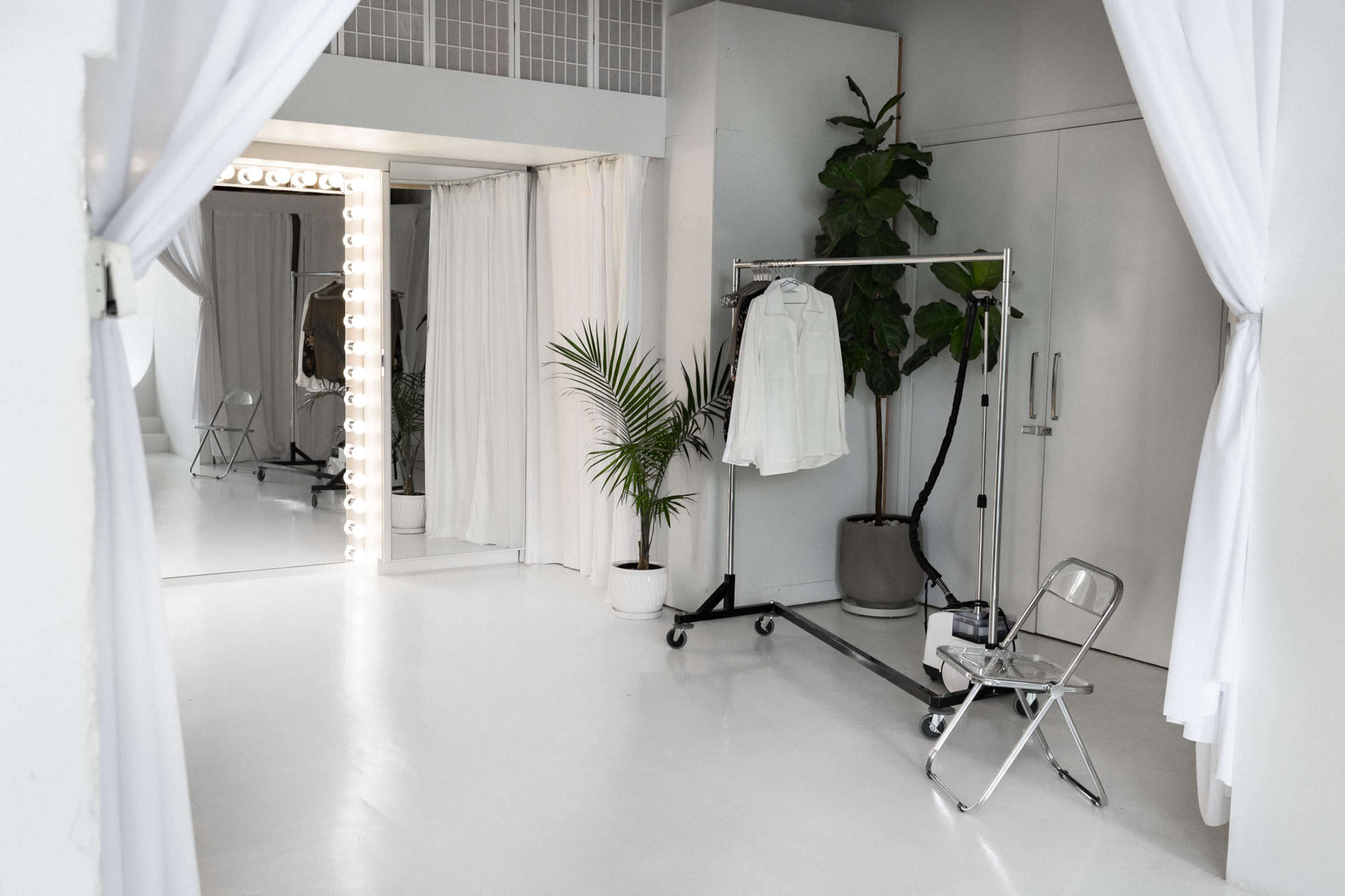 Bright Whitebox Loft Studio With Terrace Image in Astoria, Astoria, NY