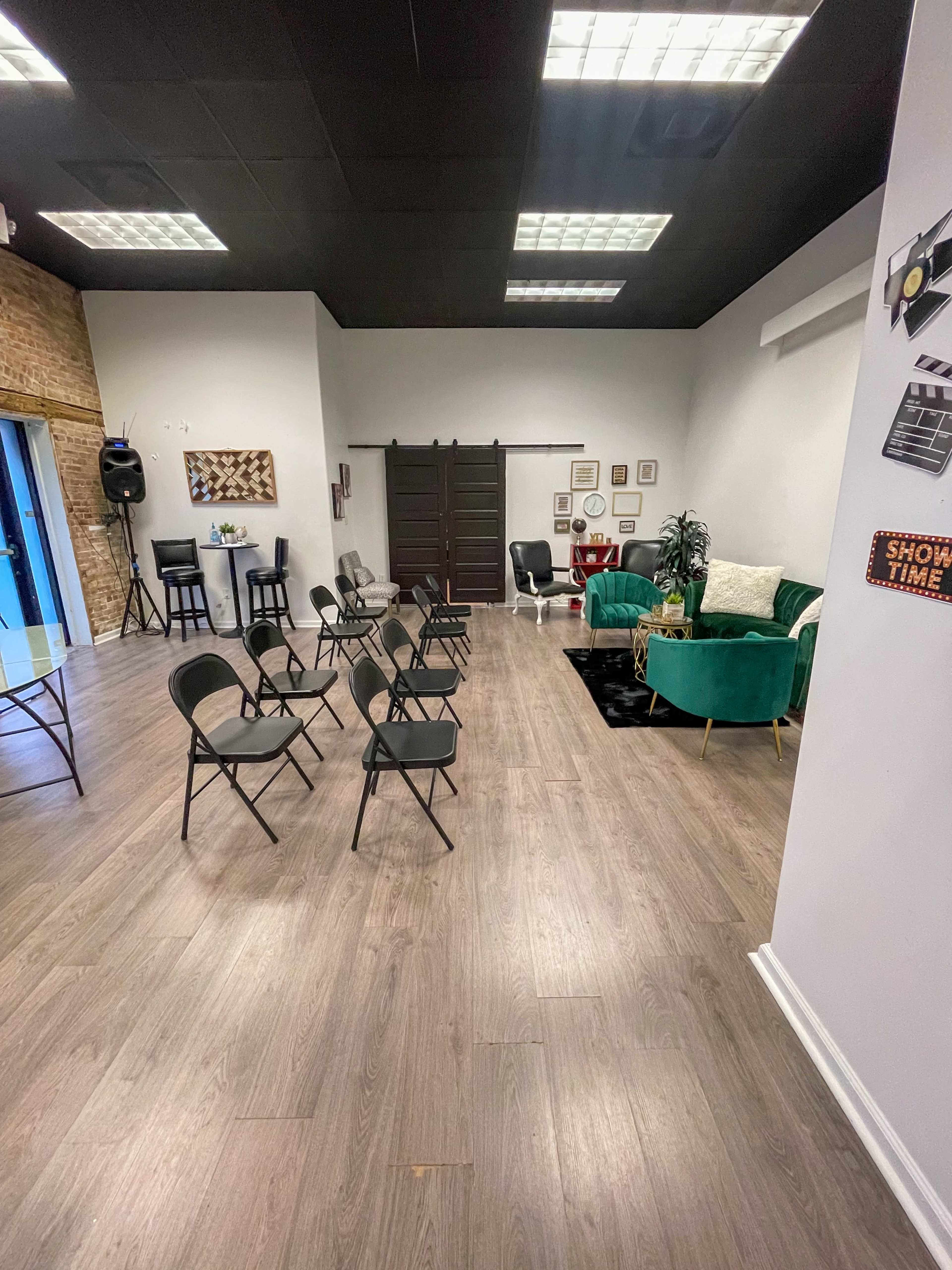 Historical Downtown City Studio by IAH Airpot Image in Humble, humble, TX