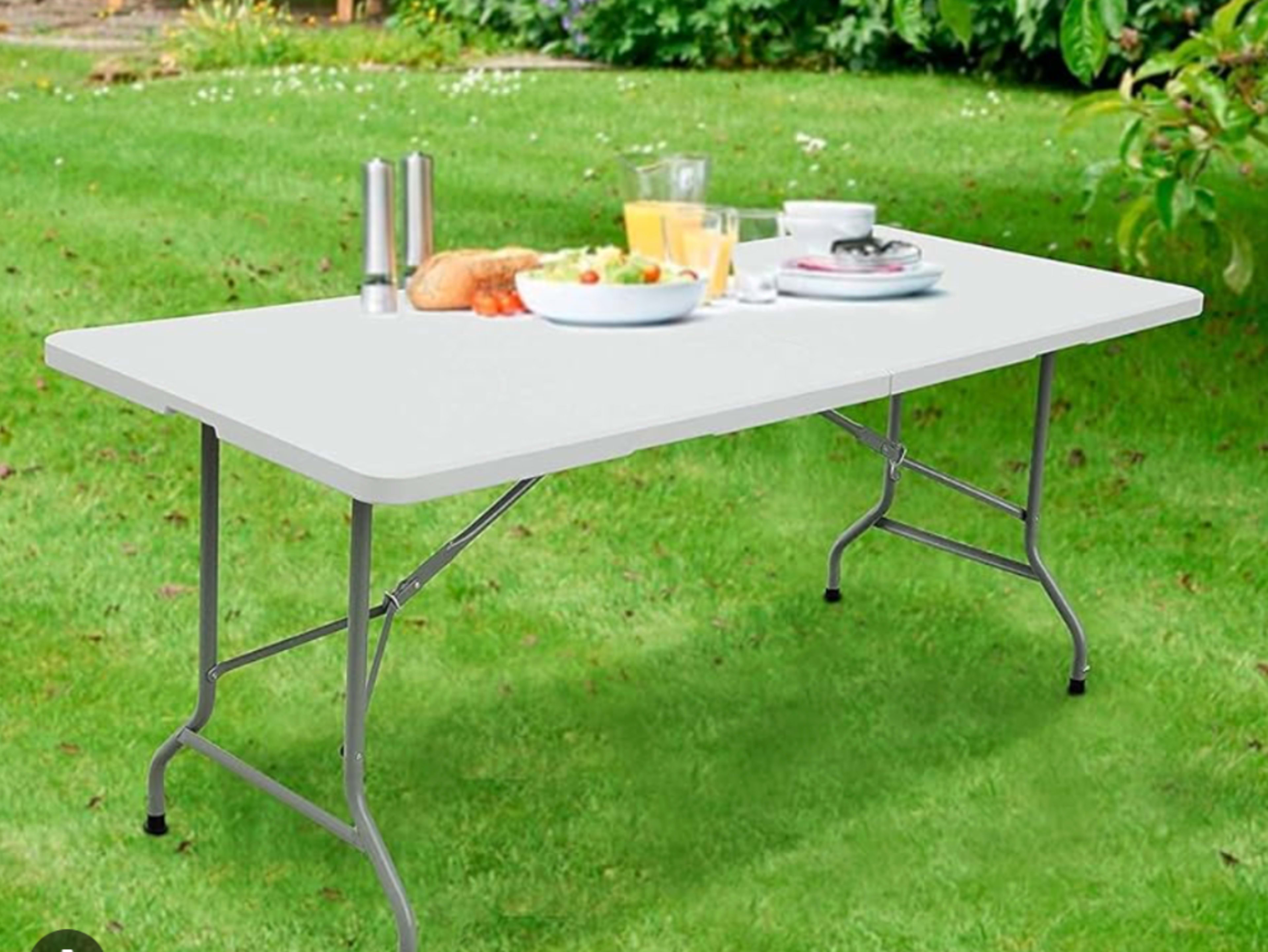 Plastic Tables (6ft)