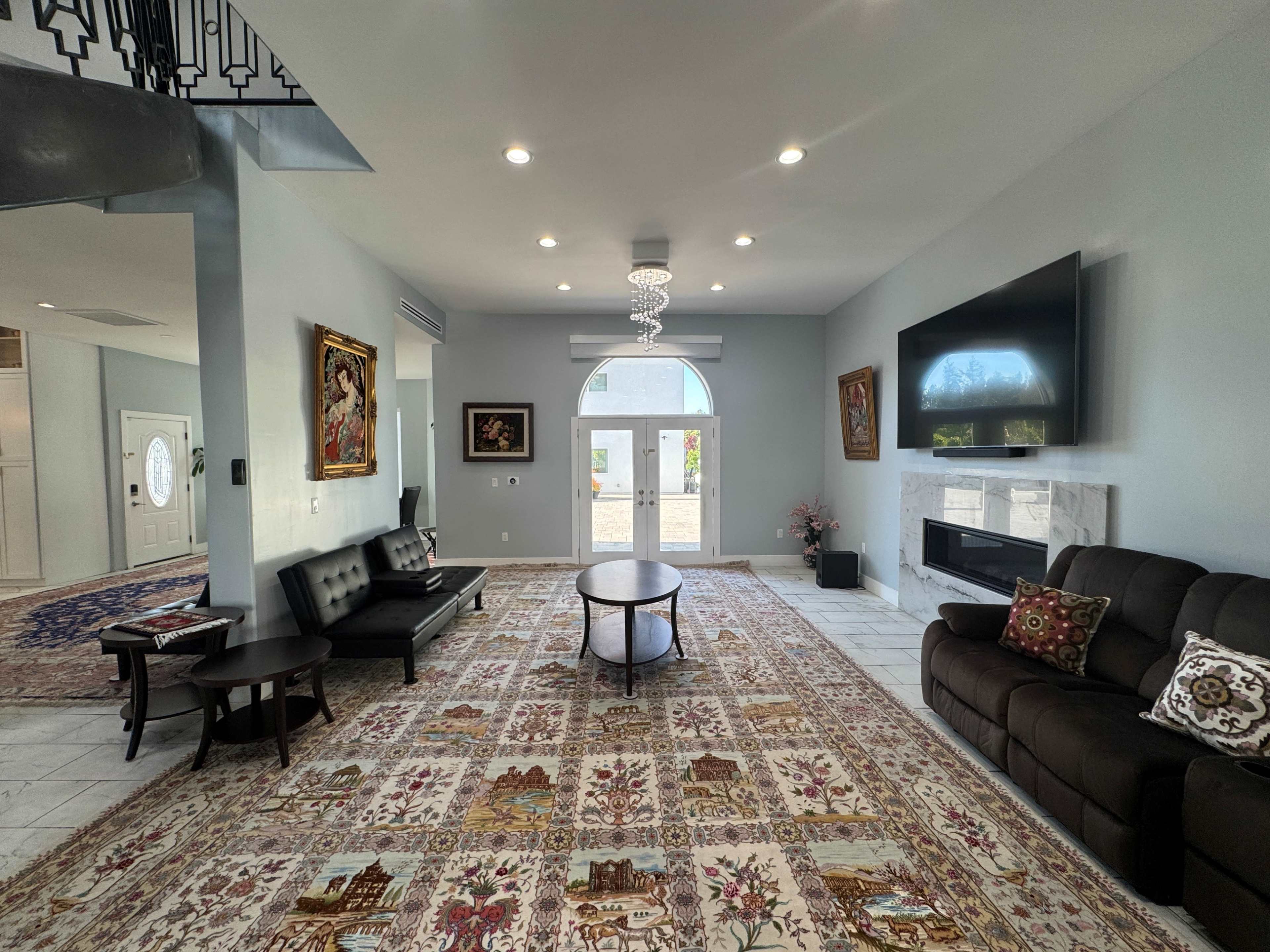 House for Production/Filming/Birthdays/Wedding/Bar Mitzvahs Image in Woodland Hills, Woodland Hills, CA