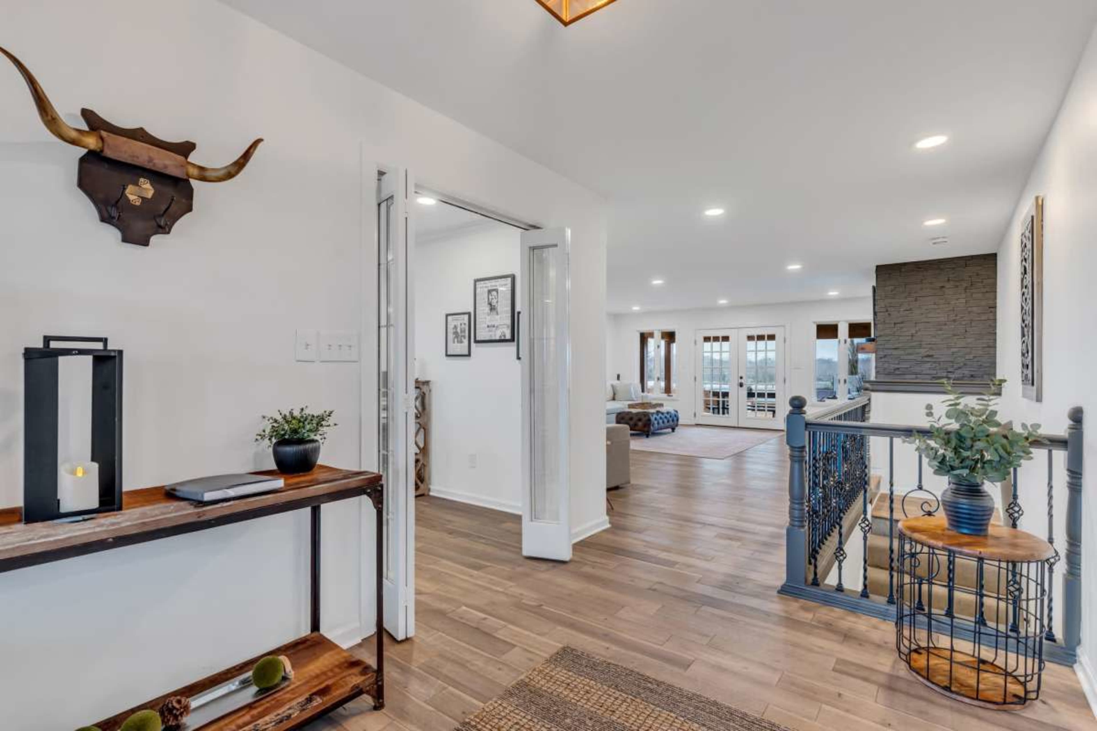 Luxe 50 Acre Farm with Private Lake, Rooftop Deck, Pool and Sauna Image in Gallatin, Gallatin, TN