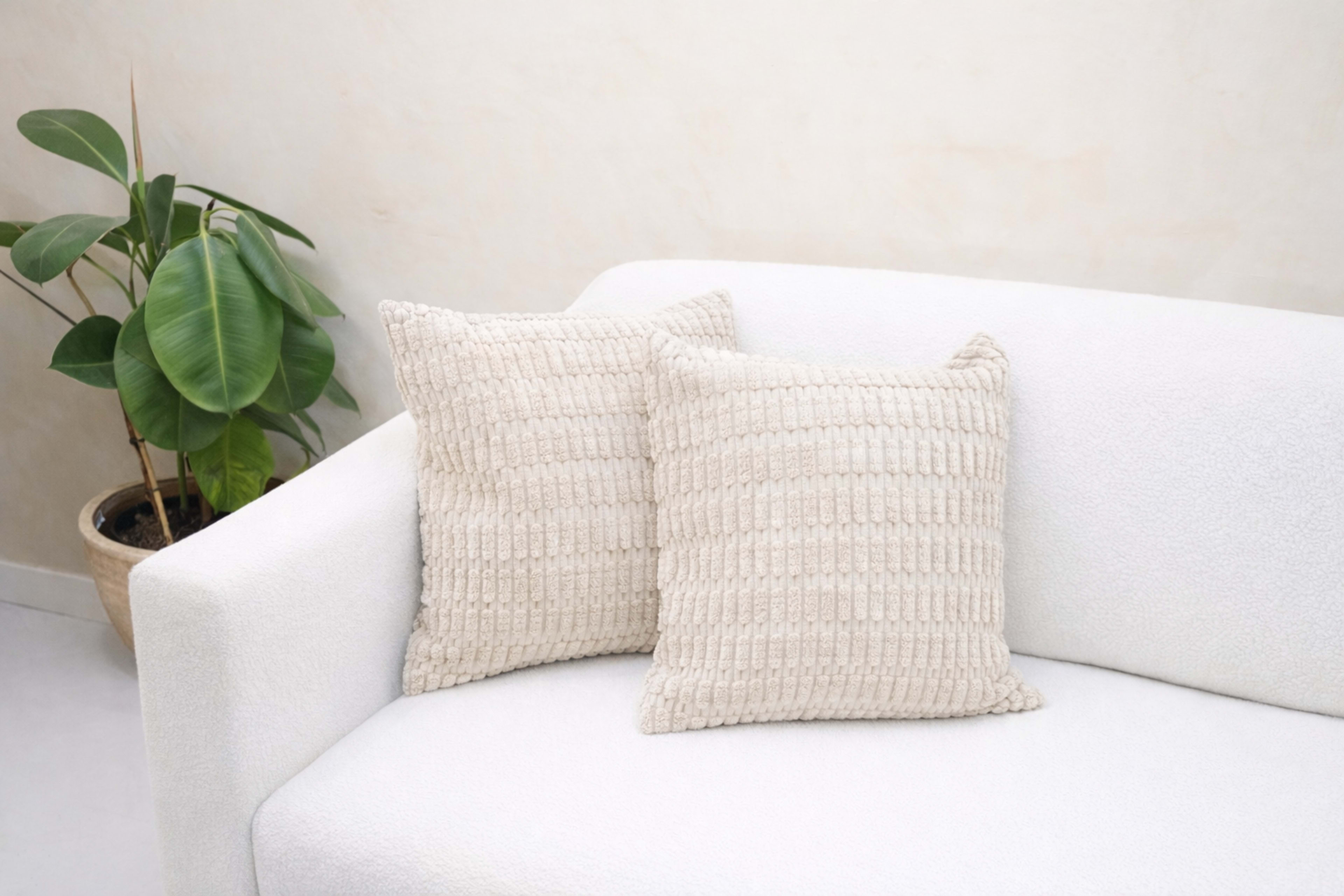 Modern Content Studio with Seamless Backdrops & On-Site Equipment Image in , London, ENG