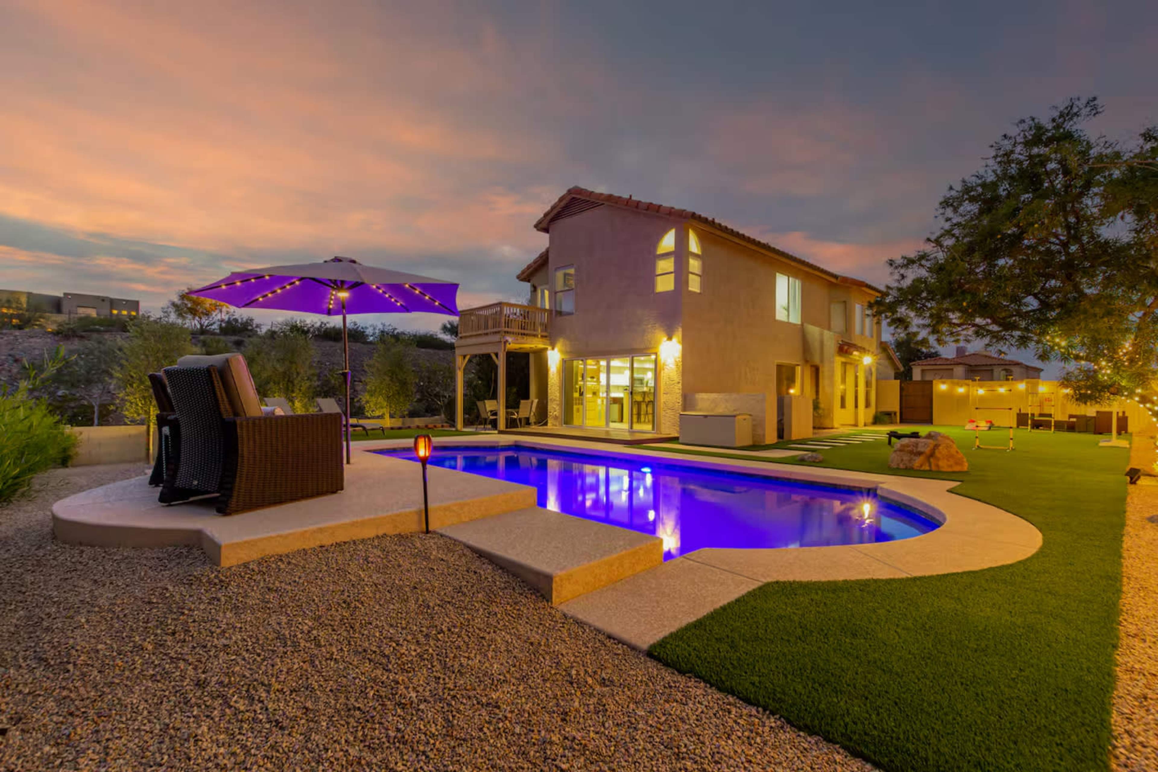 Phoenix Oasis in the Cove with Modern Interiors & Stylish Backyard Image in Paradise Valley Village, Phoenix, AZ
