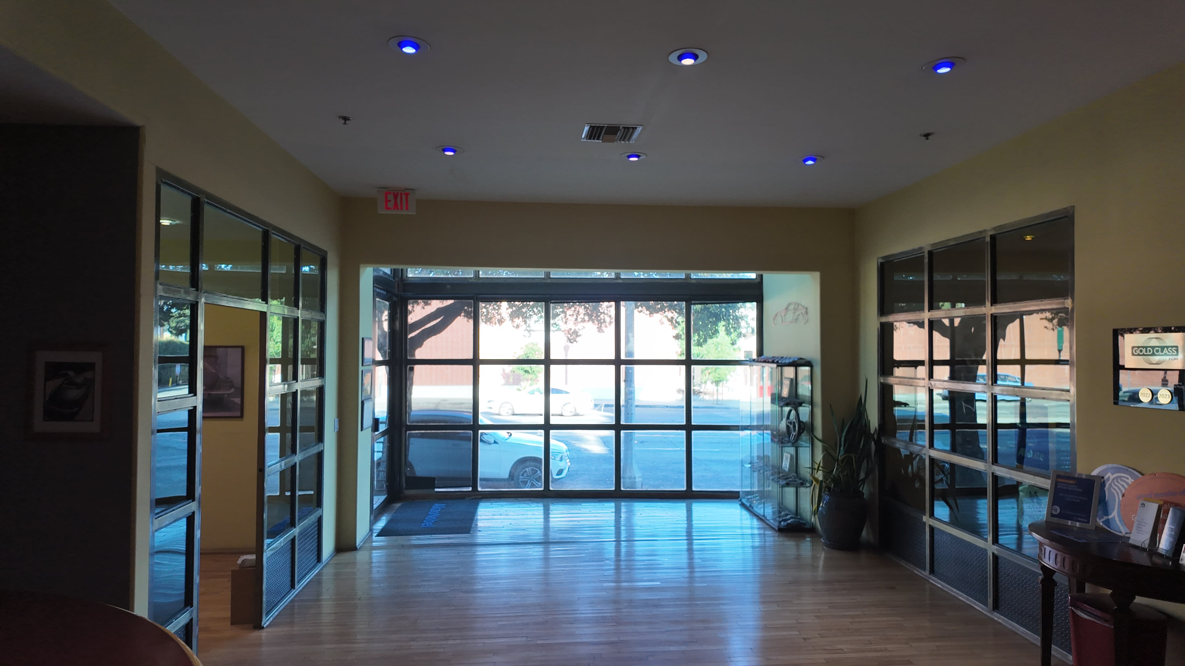 Clean, Classy Industrial Office for Autobody Shop Image in Jefferson Park, Pasadena, CA